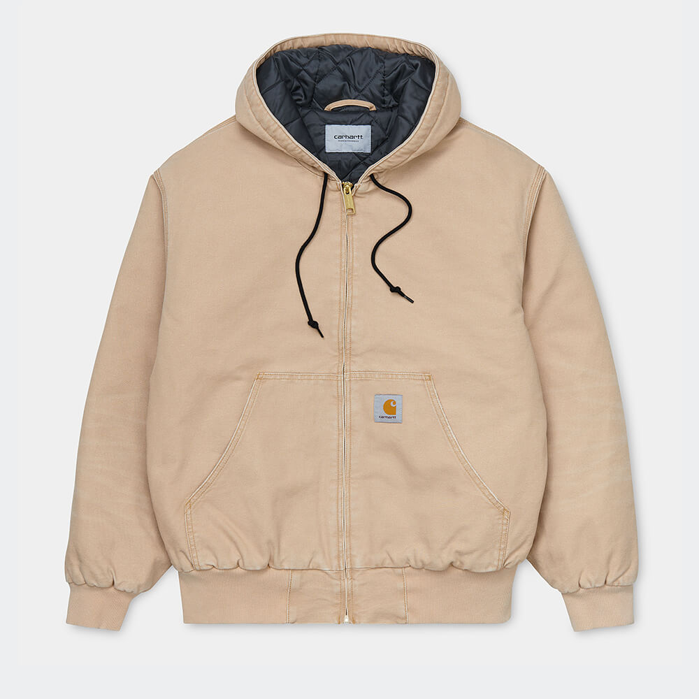 "Carhartt WIP OG Active Jacket in Dusty H Brown, aus robustem Duck Canvas, mit Kapuze, Reißverschluss und Bauchtaschen.“