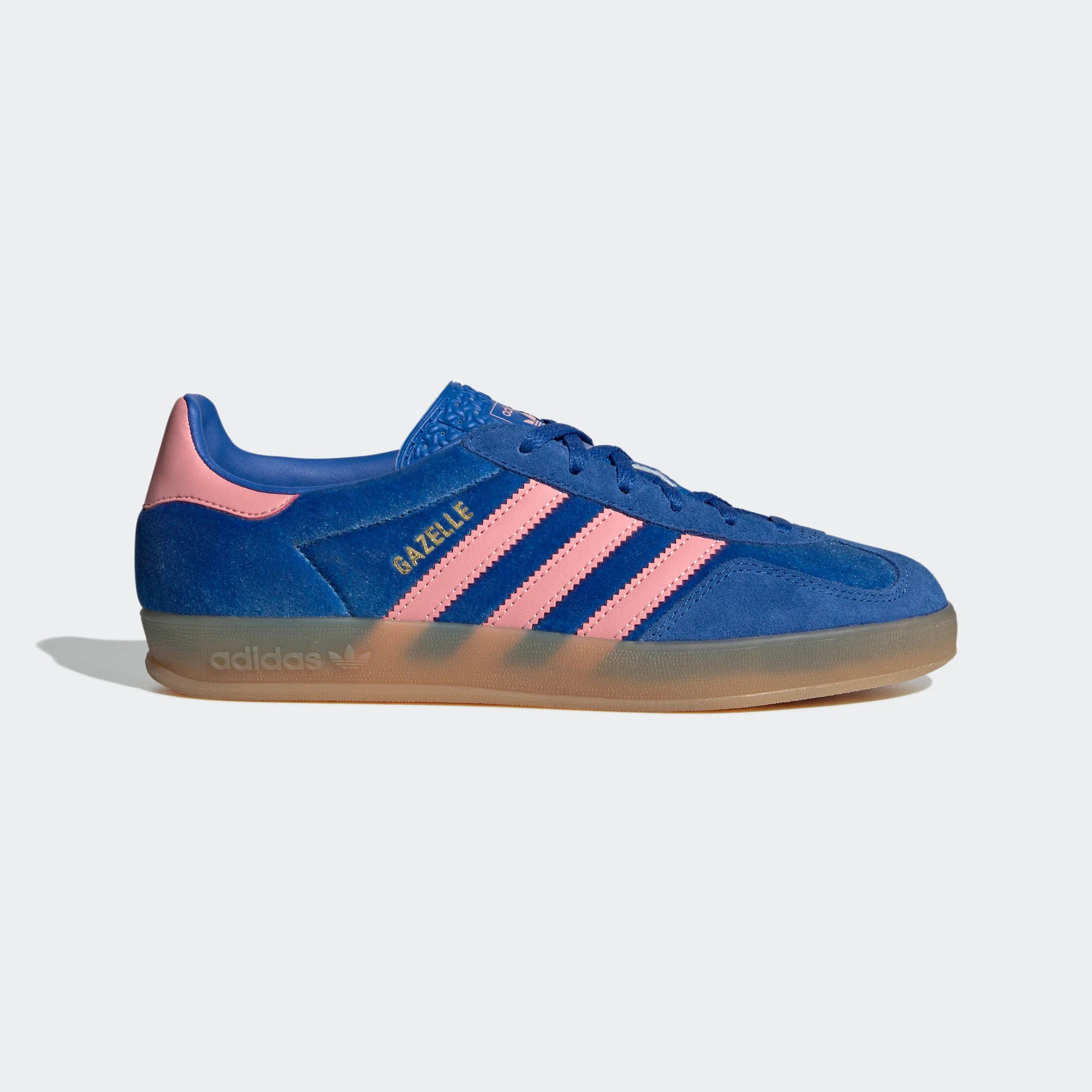 “Adidas Gazelle Indoor Retro-Sneaker in Blau/Rosa IG6785: Schuhe mit „Gazelle“-Branding und Samt Obermaterial als Sonderedition.“