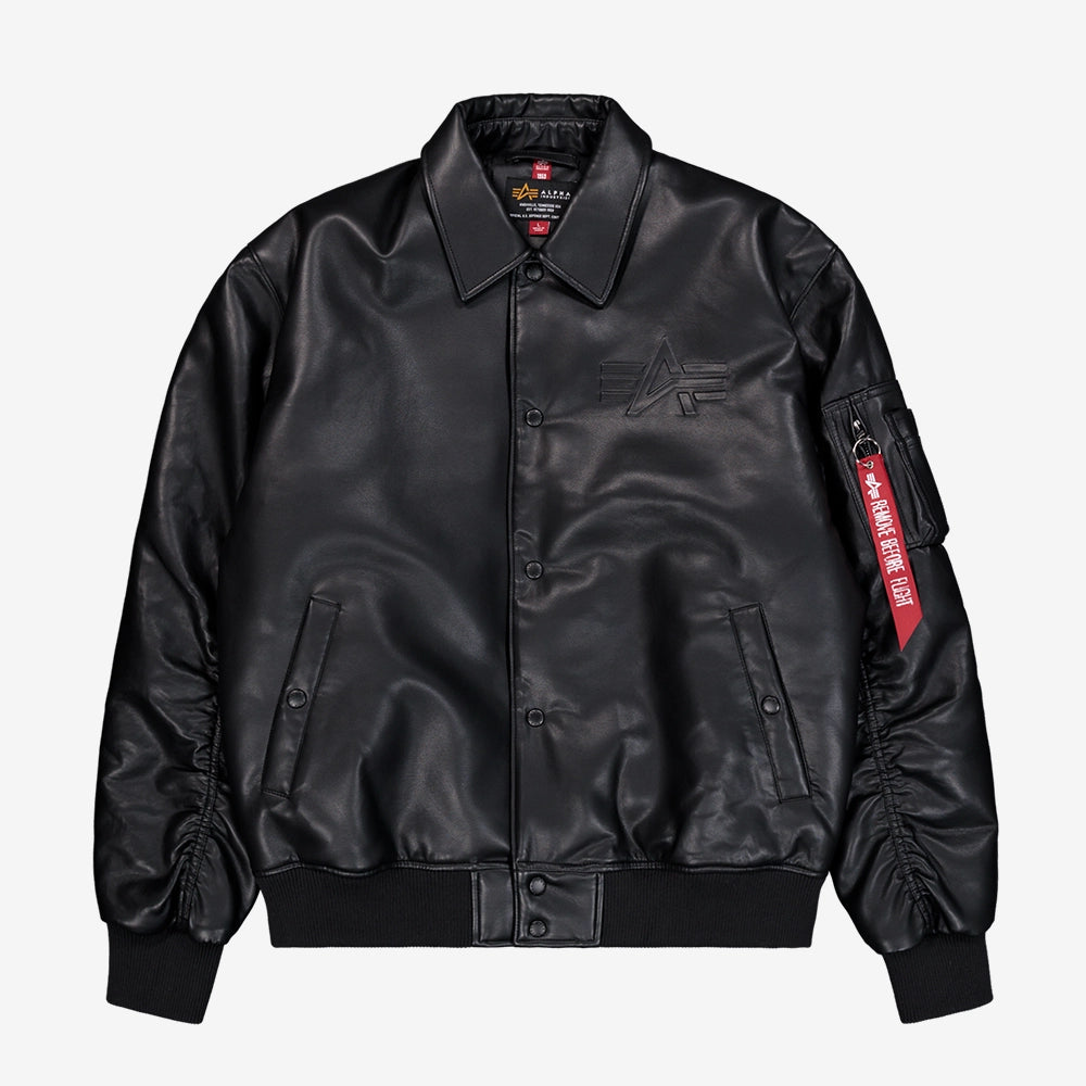 "Schwarze Bomberjacke aus Faux-Leder von Alpha Industries mit gerippten Bündchen, Utility Pocket und Schaumdruck.“