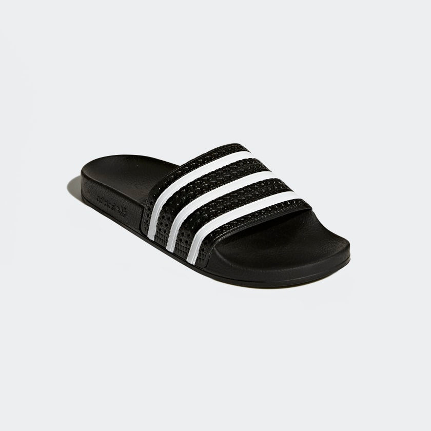 adidas Originals Adilette in Core Black White (280647) – Badesandale Frontansicht bei STICKABUSH Berlin