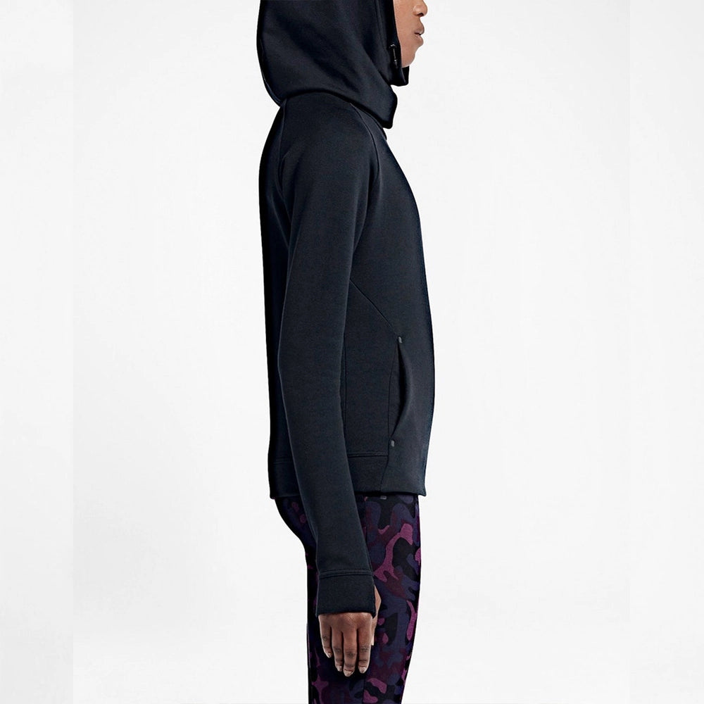 “Nike Sportswear Tech Fleece Hoodie in Schwarz. Warmer, leichter Kapuzenpullover aus Tech-Fleece-Material, mit durchgehendem Reißverschluss und Logo auf der Brust.“