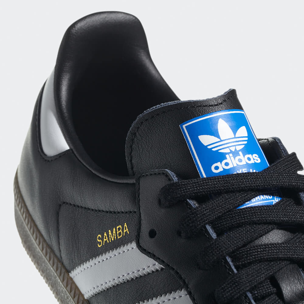 "Adidas Samba OG in Black/White. Retro Sneaker mit Premium-Leder, Wildleder-Details und zeitlosem Design bei Stickabush Berlin."