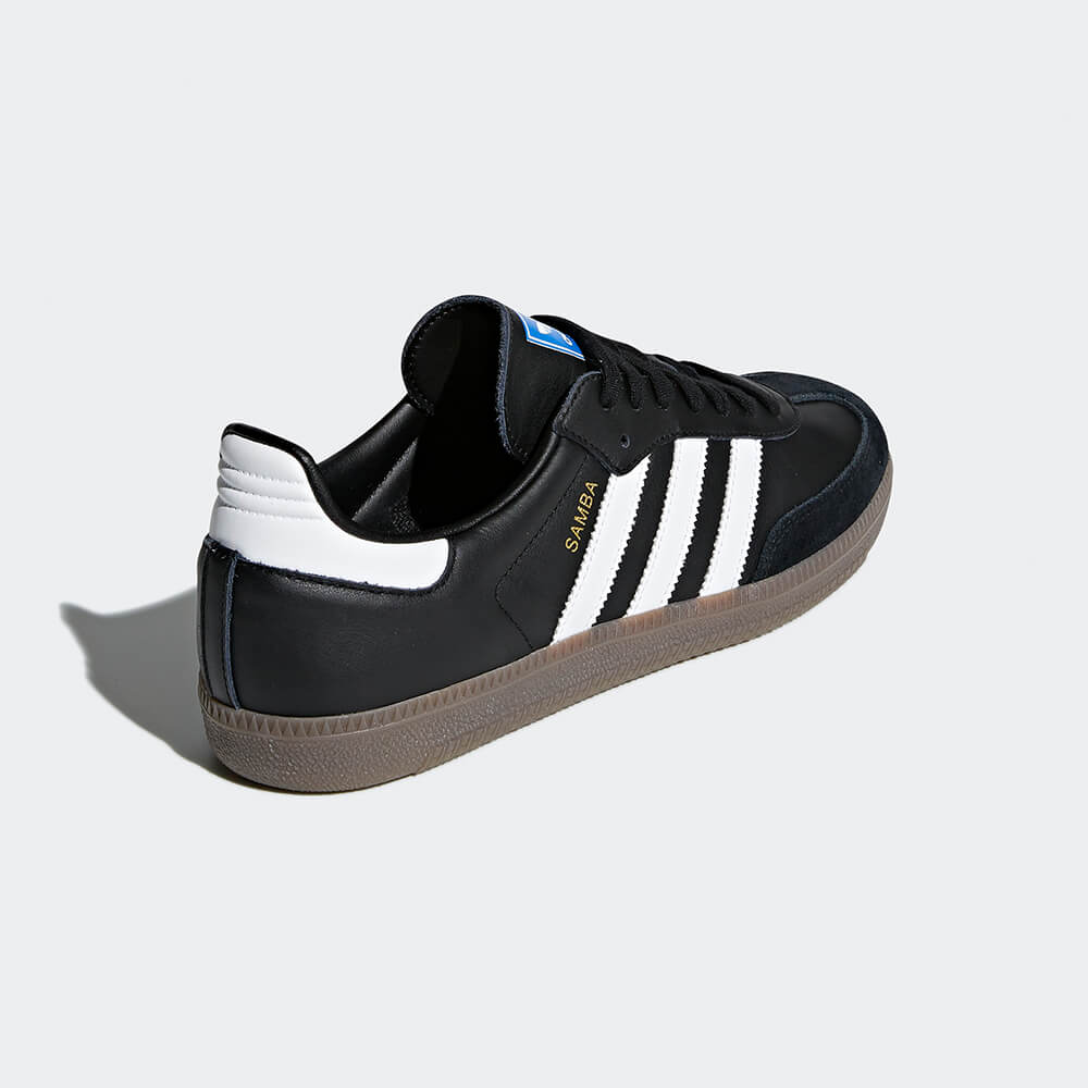 "Adidas Samba OG - Black/White B75807: Retro Sneaker mit Premium-Leder, Wildleder-Details und zeitlosem Design."