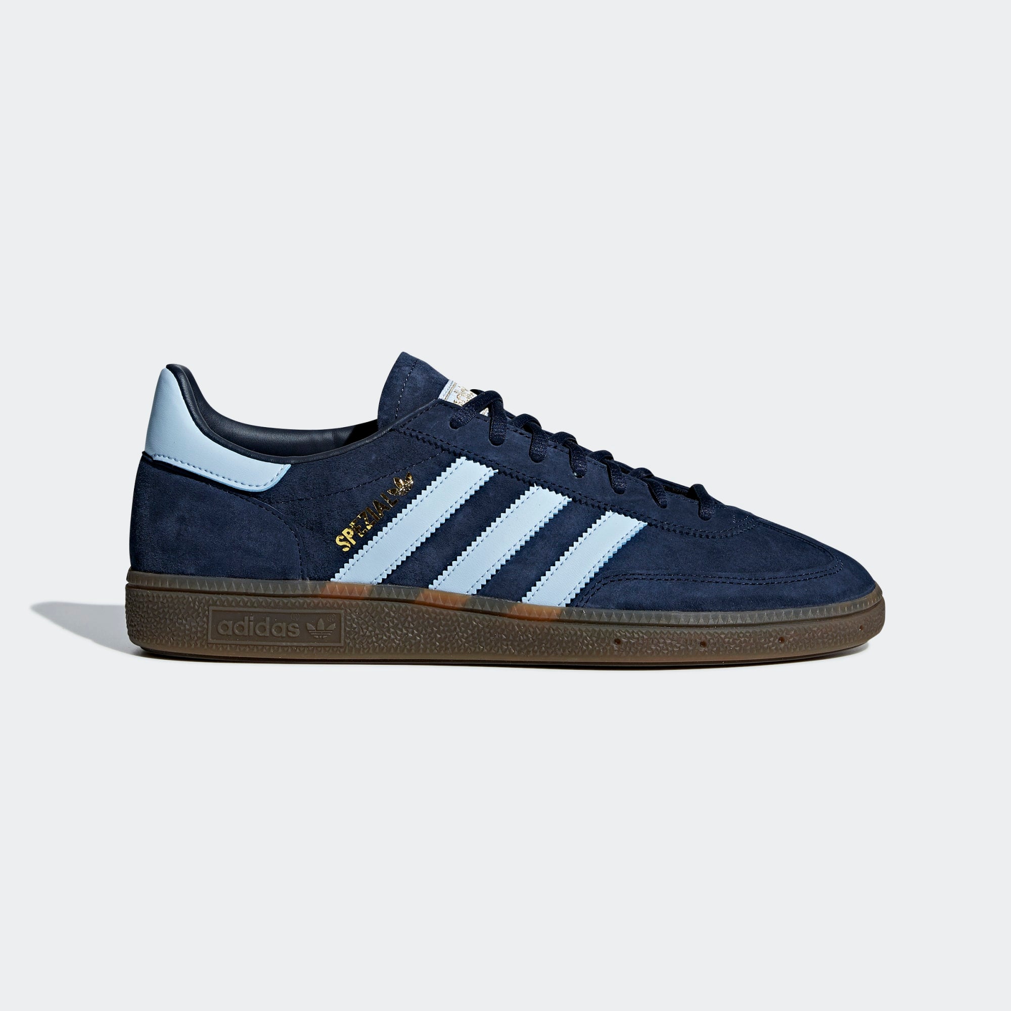Adidas Handball Spezial. Blauer Sneaker aus Wildleder mit hellblauen 3-Streifen, goldfarbenem Schriftzug und einer Gummisohle.