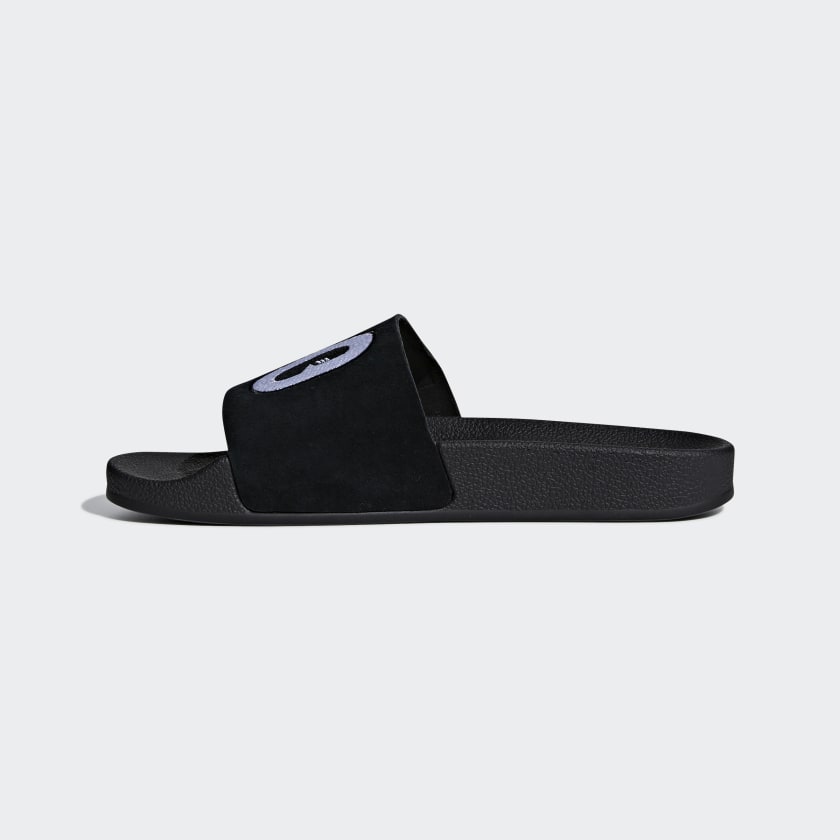 Adidas Adilette "Cartoon" W Core Black STAB Slipper Streetwear Shop Sneaker Store Adidas Schuhe stab retro sneaker air force one damen retro sneaker damen snkraddicted streetwear marken schuhe 80er jahre sneakerjagers adidas limited edition 80er schuhe retro sneaker seltene sneaker adidas sonderedition