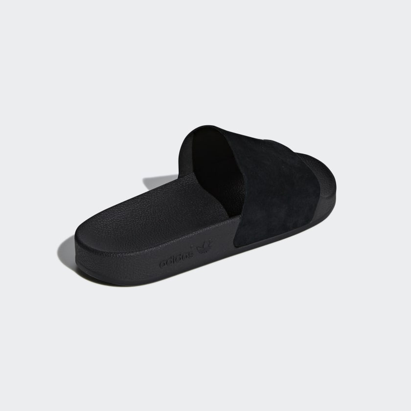 Adidas Adilette "Cartoon" W Core Black STAB Slipper Streetwear Shop Sneaker Store Adidas Schuhe stab retro sneaker air force one damen retro sneaker damen snkraddicted streetwear marken schuhe 80er jahre sneakerjagers adidas limited edition 80er schuhe retro sneaker seltene sneaker adidas sonderedition