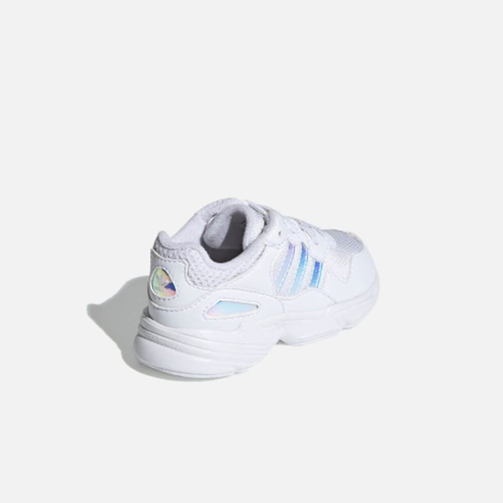 „adidas Yung 96 El I Baby- und Kleinkinderschuh in sportlichem Design mit elastischen Schnürsenkeln und adidas Trefoil-Logo bei Stickabush Berlin.“