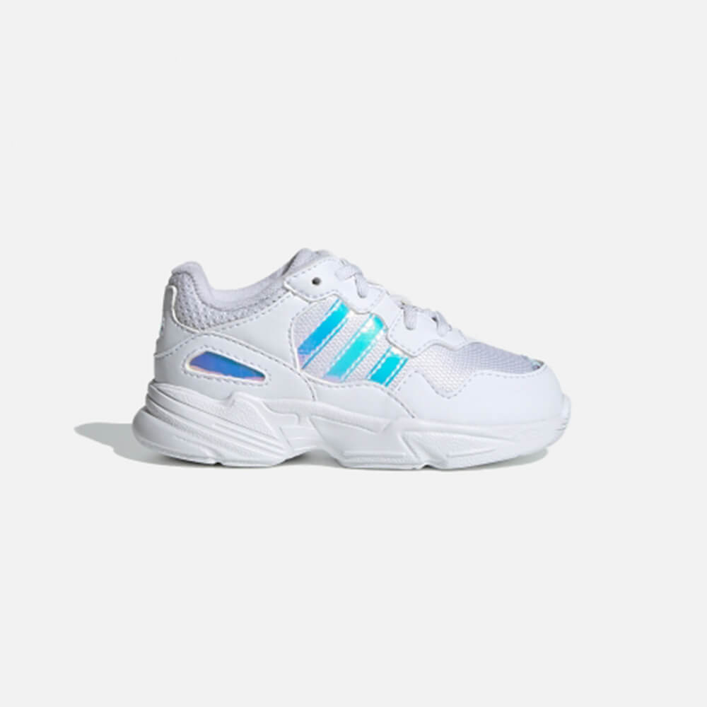 „adidas Yung 96 El I Baby- und Kleinkinderschuh in sportlichem Design mit elastischen Schnürsenkeln und adidas Trefoil-Logo bei Stickabush Berlin.“
