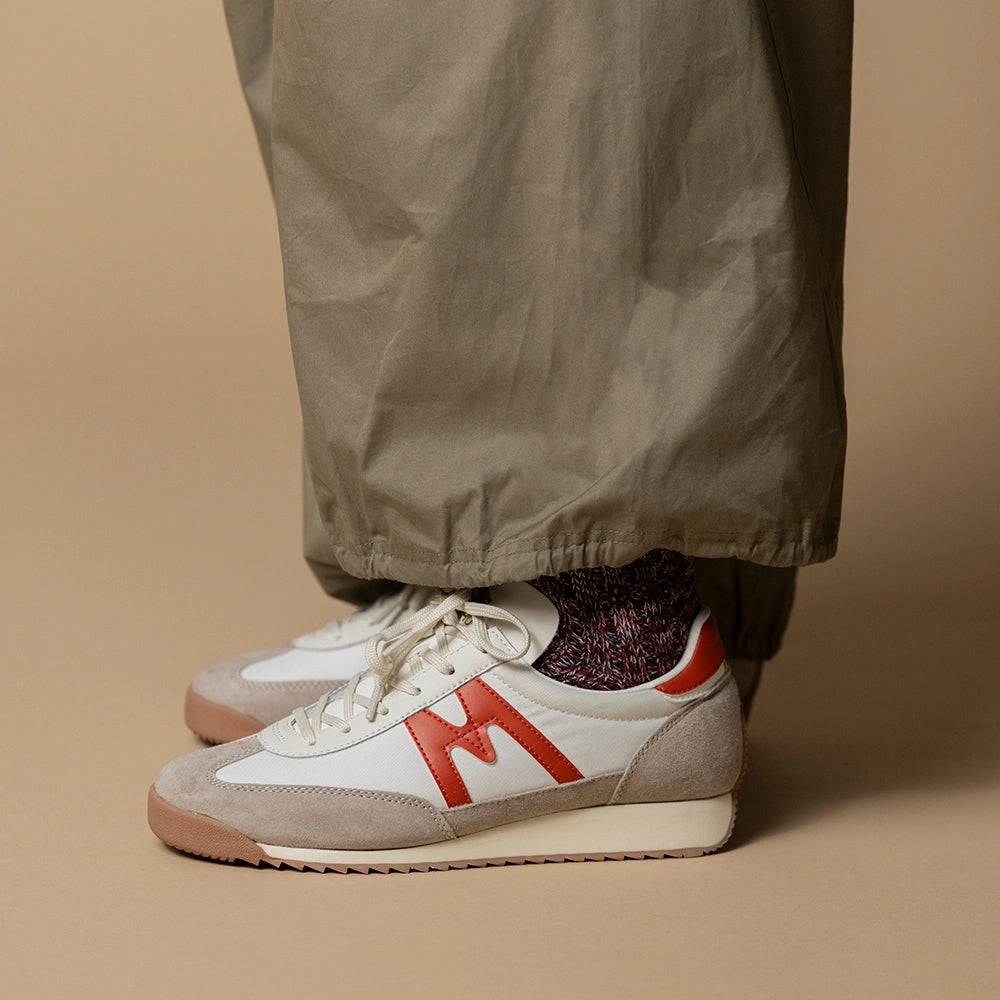 Karhu Mestari 76 Sneaker – Silver Lining / Rooibos (F805103)