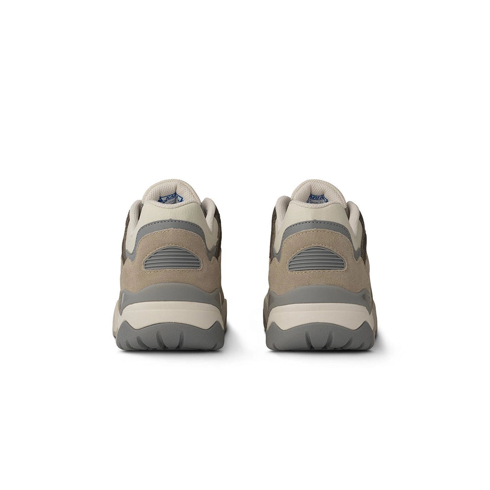 "Karhu Fusion XT in Artic Wolf/Quali, Wildleder/Synthetik, sportlicher Sneaker in Grau- und Blautönen mit farbigen Akzenten."