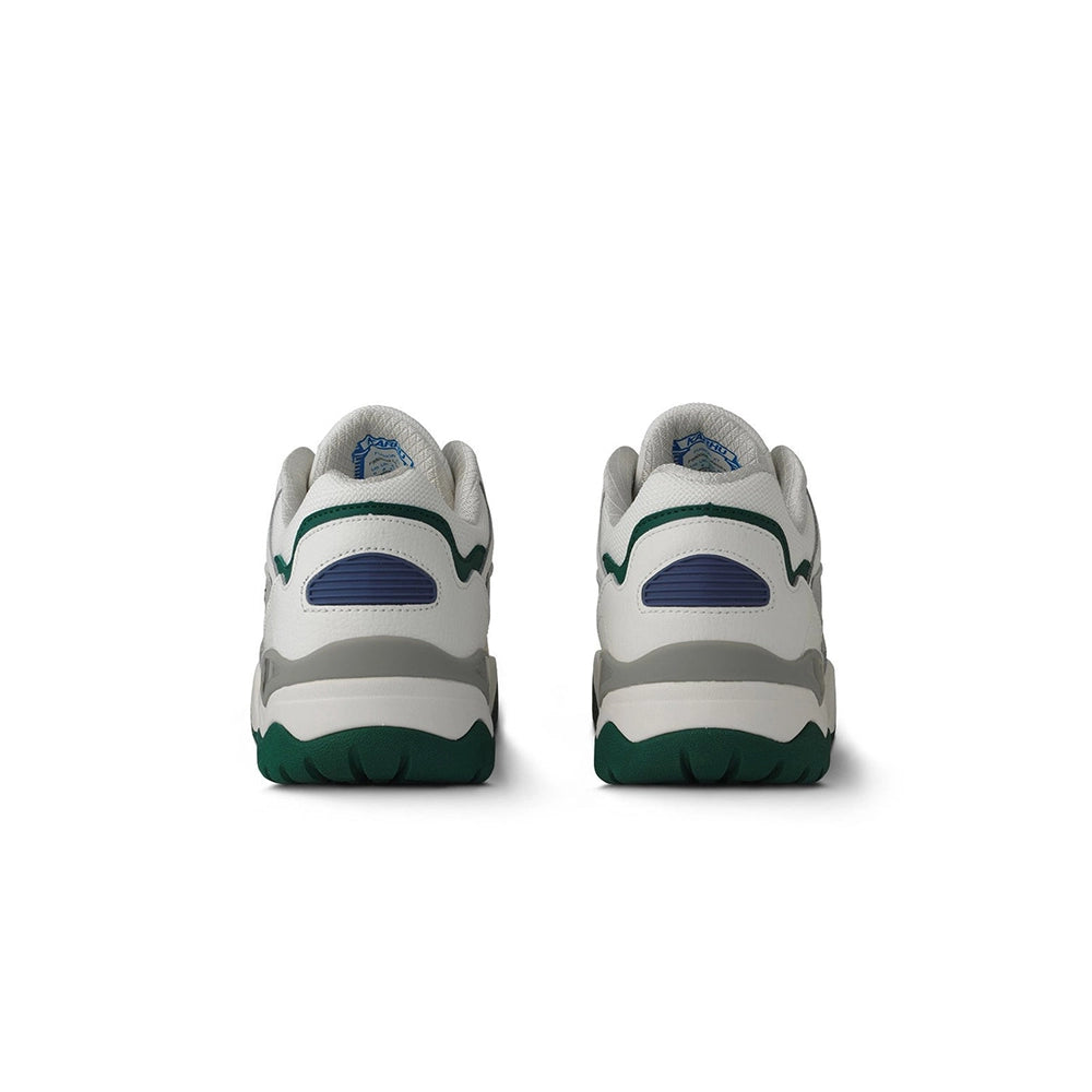“Karhu Fusion XT in Bright White / Rain Forest, F850008, aus Mesh und Wildleder, mit stabiler Sohlendämpfung und sportlichem Retro-Design.“
