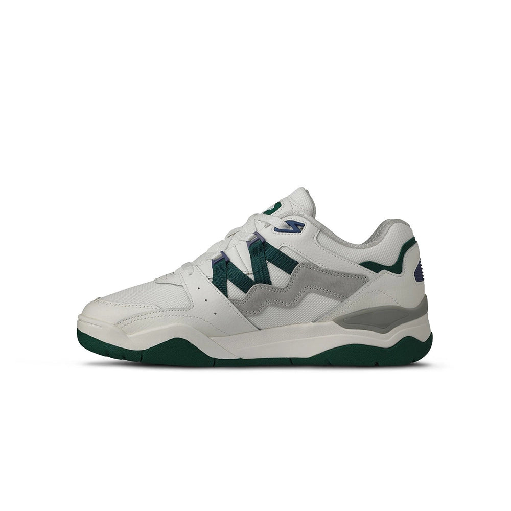 “Karhu Fusion XT in Bright White / Rain Forest, F850008, aus Mesh und Wildleder, mit stabiler Sohlendämpfung und sportlichem Retro-Design.“
