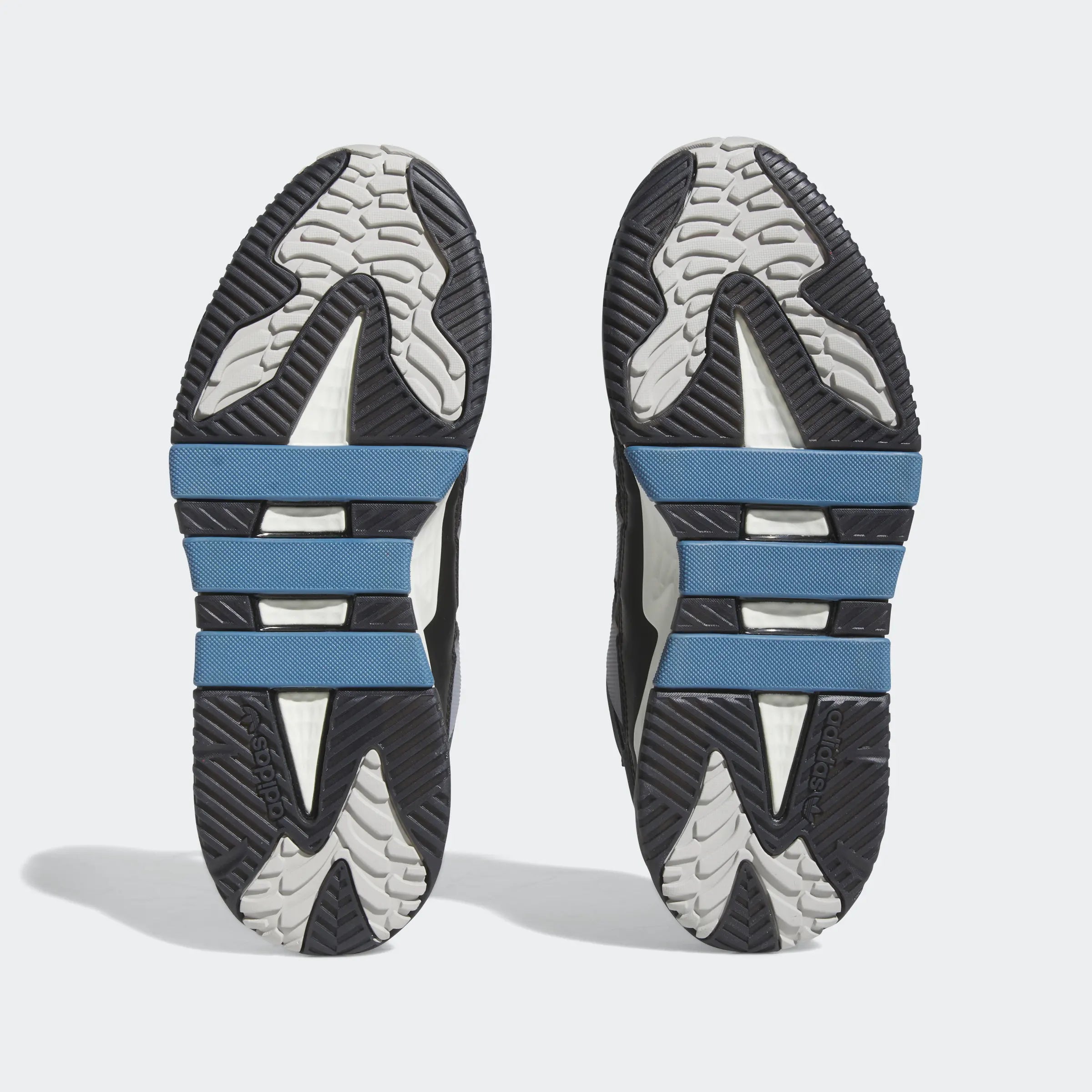 "Adidas Niteball in Core Black/Grey Two/Carbon, Leder/Synthetik, auffälliger Sneaker in Schwarz- und Grautönen mit markanten Details."