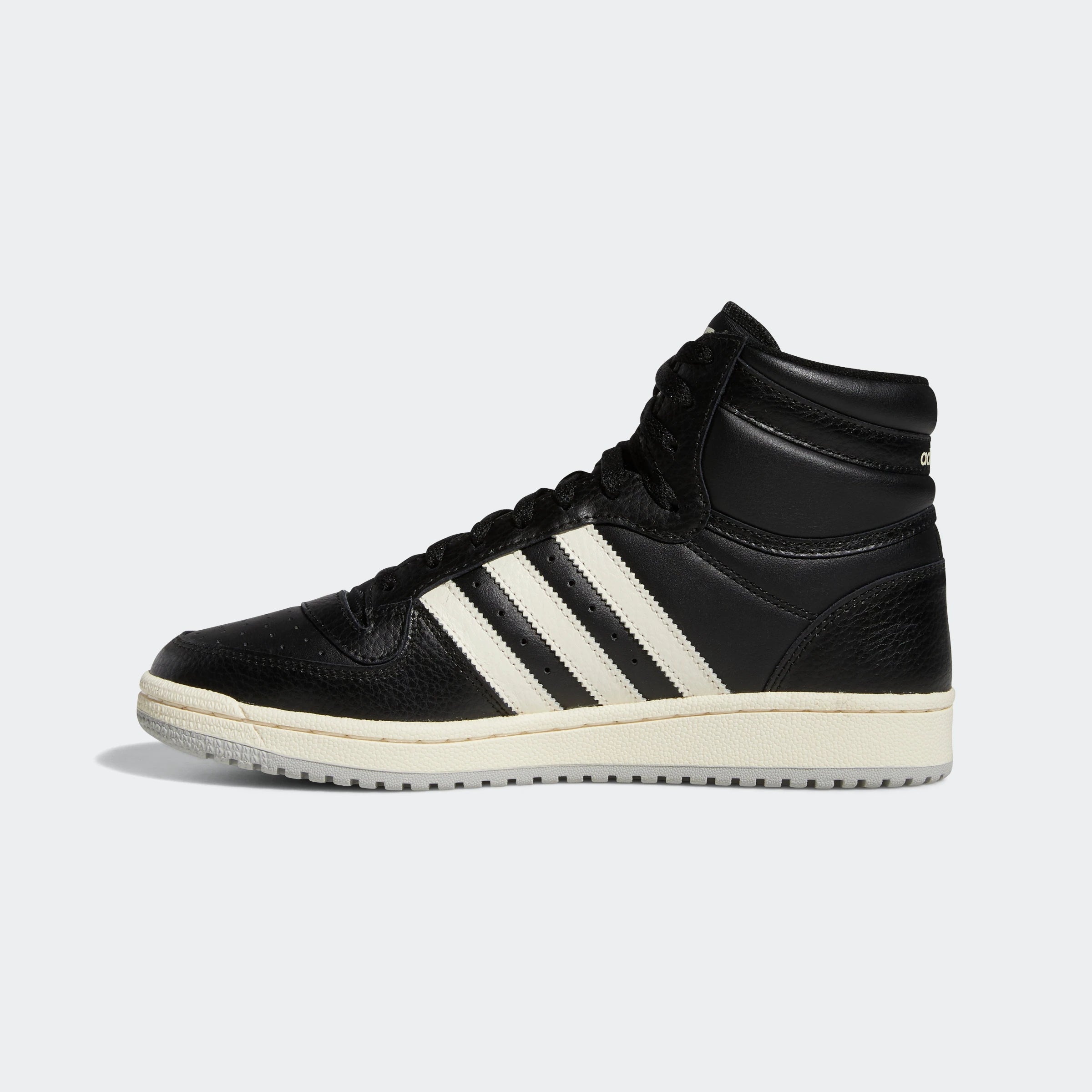 Adidas Top Ten RB – Core Black / Cream White. Schwarzer High-Top-Sneaker aus Glattleder, mit cremeweißen Akzenten, perforierter Zehenbox und klassischer Gummisohle.