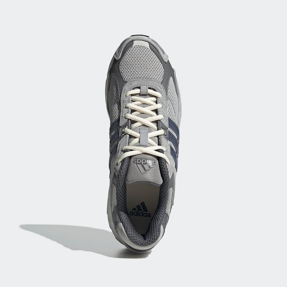 “Adidas Response CL in Grau. Laufschuh im 2000er-Stil, mit Mesh-Obermaterial, Wildleder-Overlays und beiger Gummisohle.“