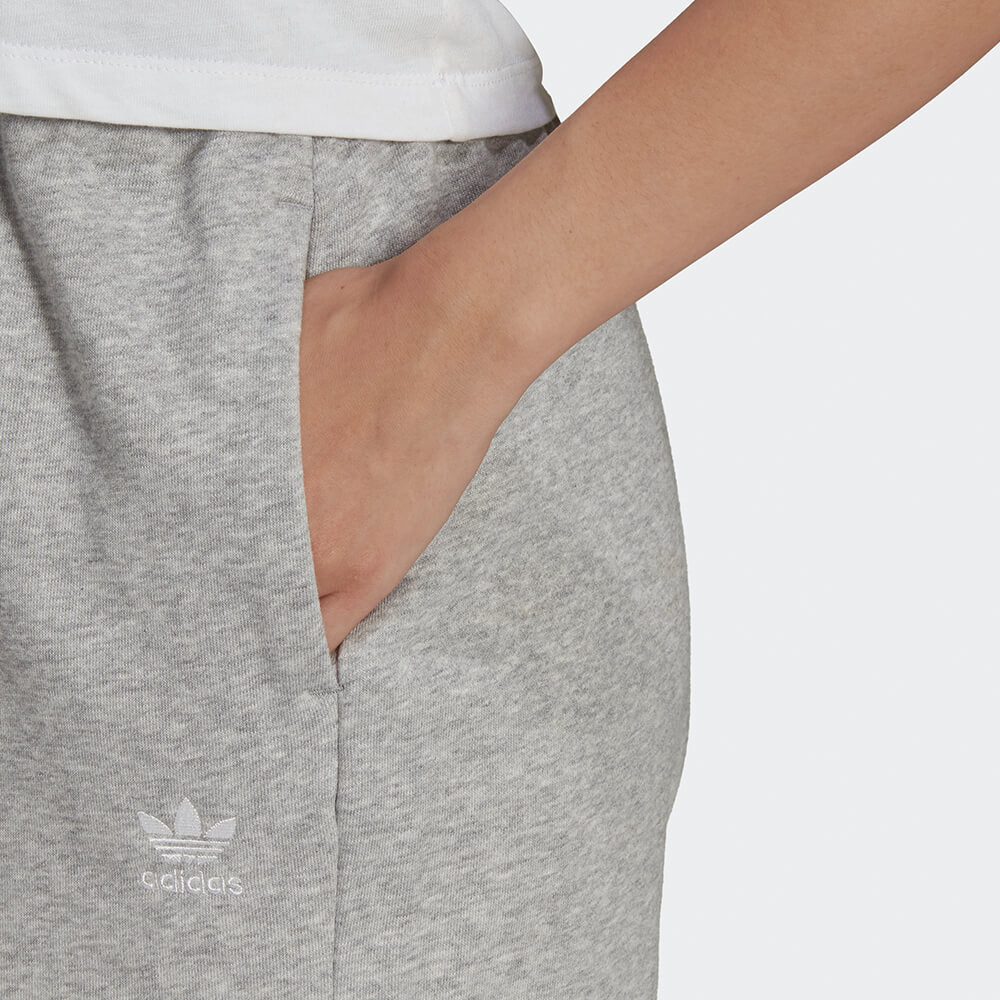 adidas essential finch Terry shorts  hose kaufen adidas jogginghose  adidas jogginghose herren  adidas jogginghose damen  adidas sporthose damen  adidas hose mit knöpfen  knopf hose adidas  adidas handball spezial  adidas retro sneaker  berlin streetwear store  streetwear marken  street wear  sneaker online shop  sneaker shop  sneaker store  sneaker store berlin  stab berlin  streetwear brands  stab berlin  adidas special  adidas superstar  samba adidas  adidas sneaker  adidas gazelle damen  adidas handball