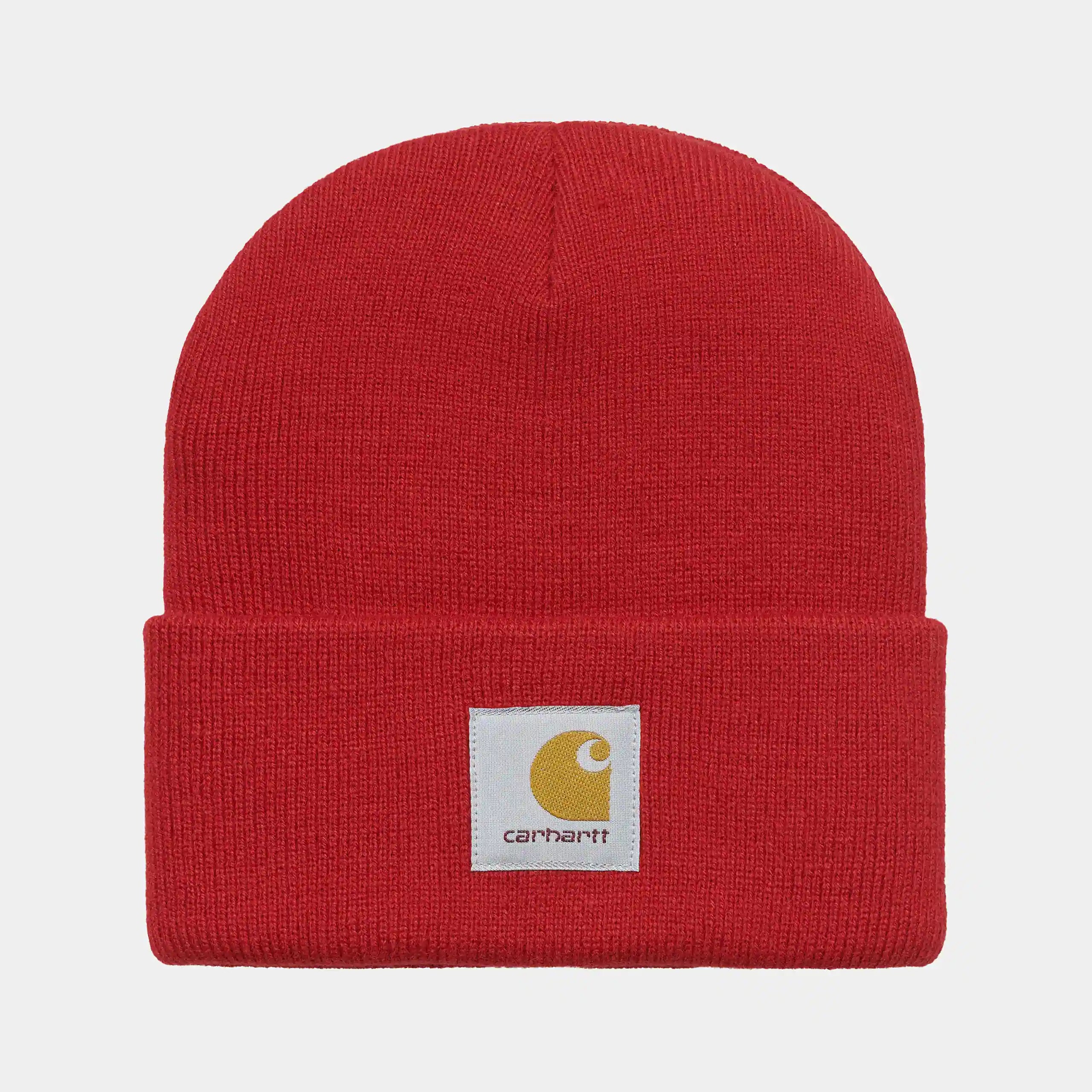 Rote Carhartt WIP Short Watch Hat aus geripptem Acrylstrick mit umgeschlagenem Rand und quadratischem Logo-Patch.