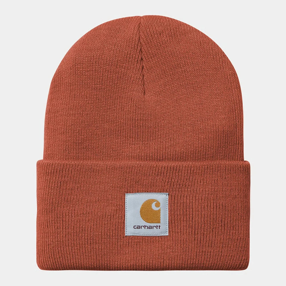 “Carhartt WIP Acrylic Watch Hat – Vermillion. Matt orangene Strickmütze aus Acryl mit umgeschlagenem Saum und Carhartt WIP Square Label bei Stickabush Berlin.“