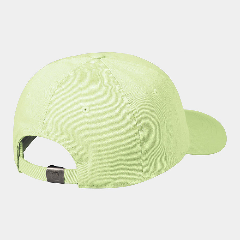 "Die Carhartt WIP Madison Logo Cap von Carhartt Work in Progress ist ein stylisches Streetwear-Teil in Air Green I023750_2QC_XX mit einer gebogenen Krempe, einem Sechs-Panel-Design und einem kleinen gestickten weißen Logo auf der Vorderseite."