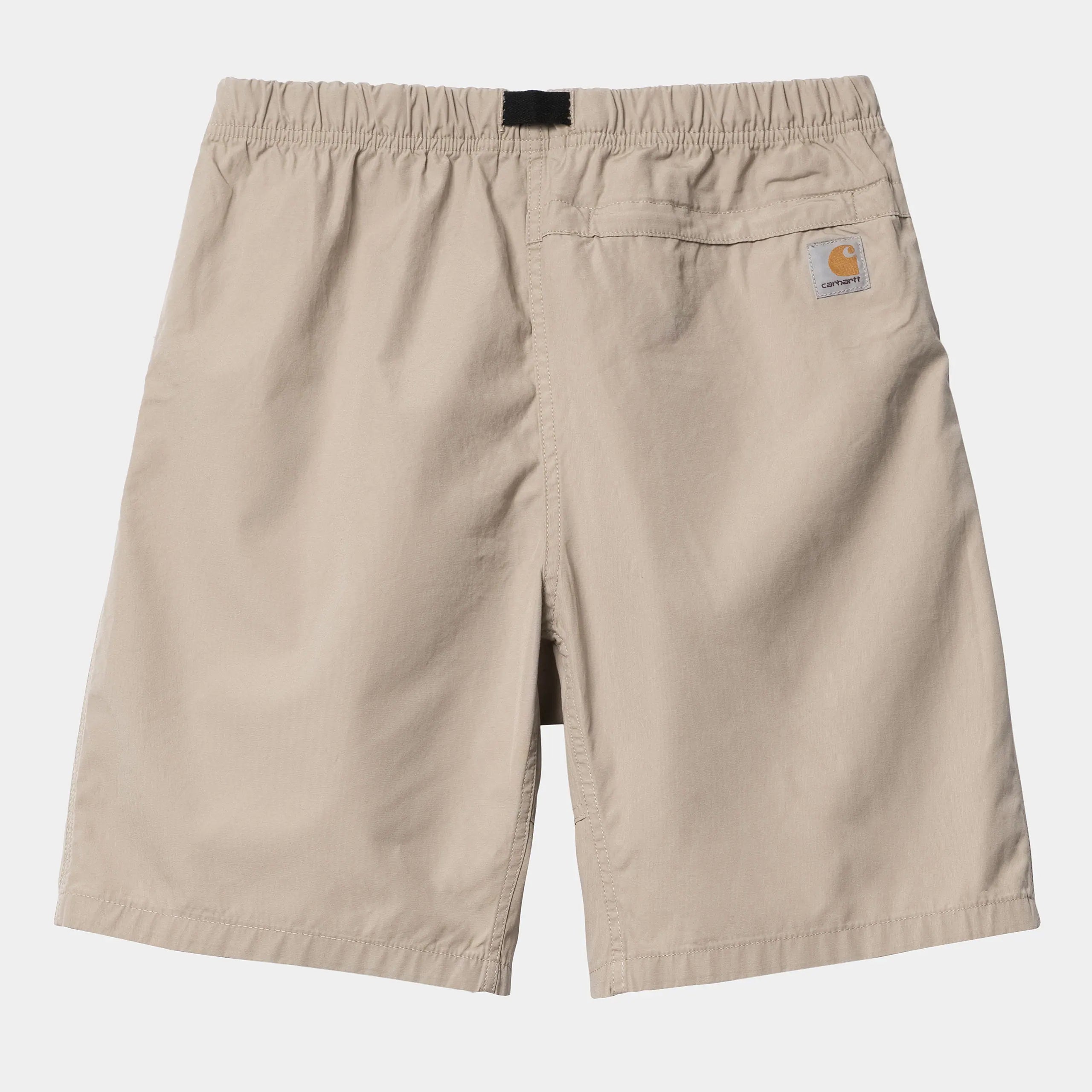 “Carhartt WIP Clover Short – Wall (stone washed). Beige Ripstop-Shorts aus Baumwolle, mit entspanntem Schnitt, Kordelzug und Carhartt WIP Square Label.“