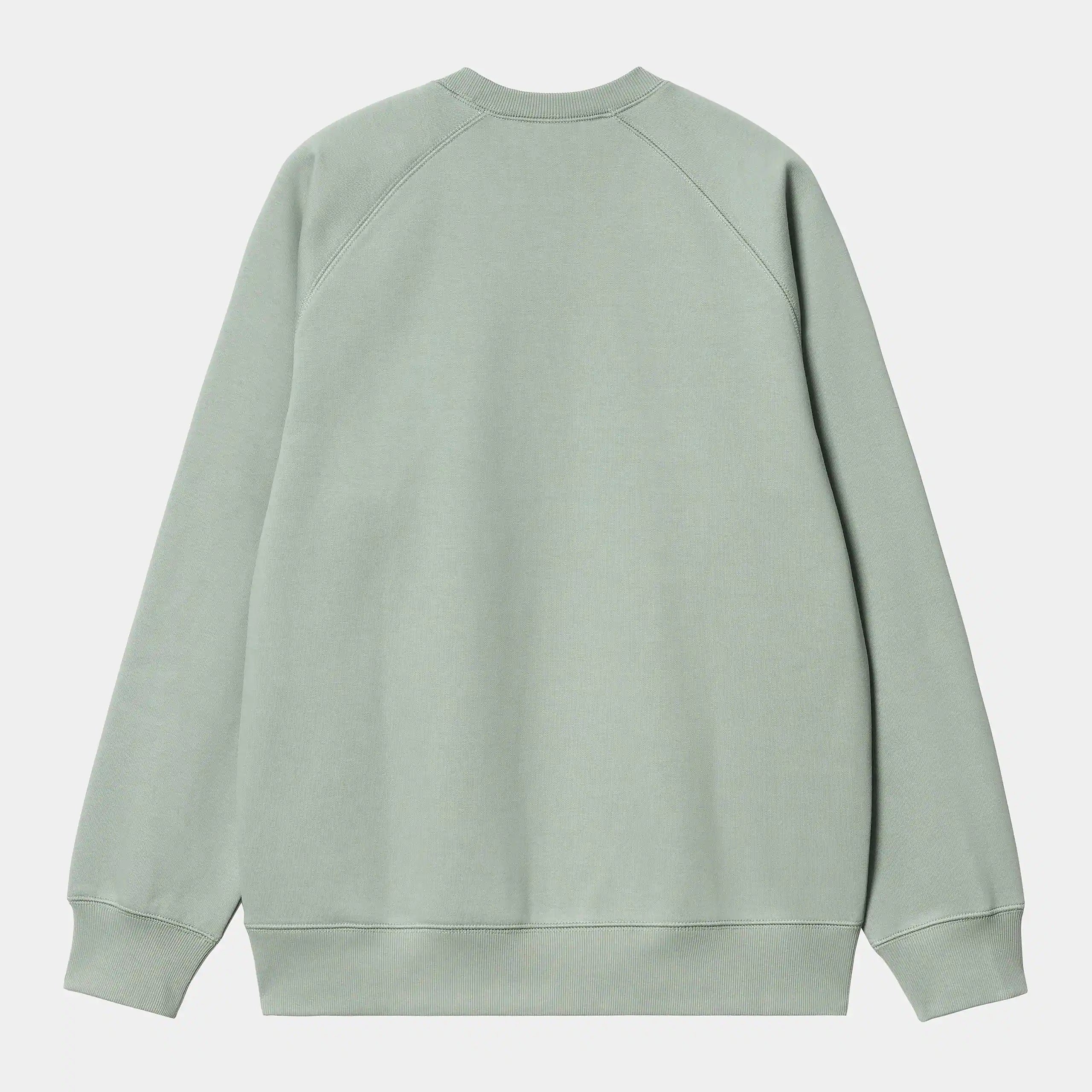"Carhartt Chase Sweatshirt in Glassy Teal/Gold, Baumwollmischung, Raglanärmel, goldene Logo-Stickerei."