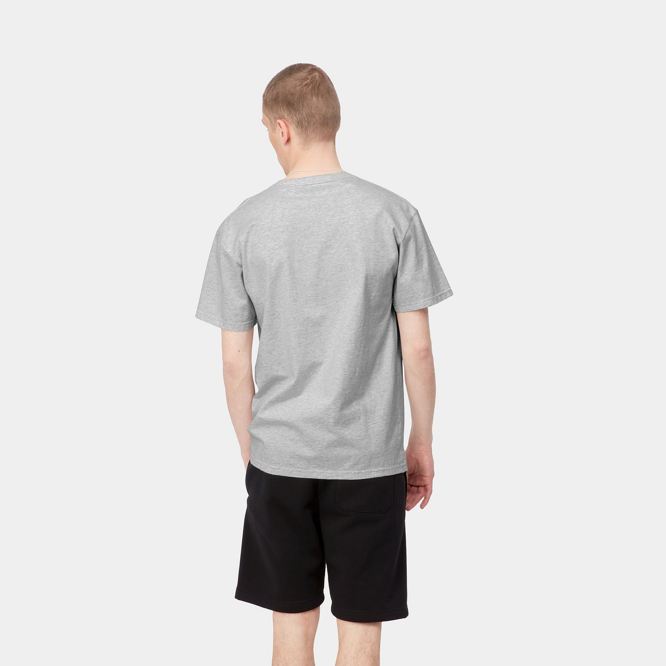 „Grau meliertes Carhartt WIP S/S Chase T-Shirt in Ash Heather / Gold (I026391) mit goldener Logo-Stickerei am Ärmel – zeitloses Heavyweight-Basic bei Stickabush Berlin.“