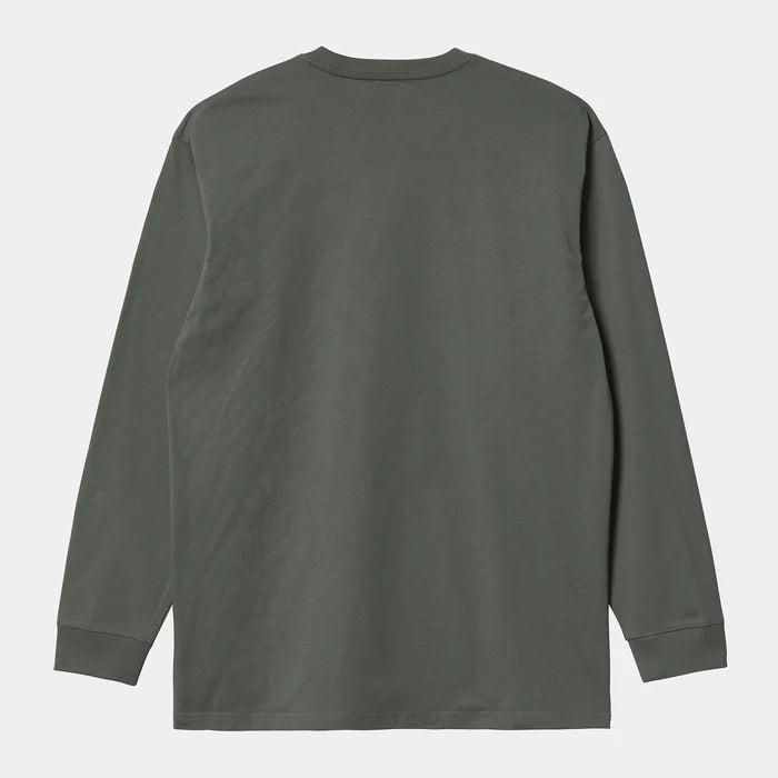 “Carhartt WIP L/S Chase T-Shirt – Thyme / Gold. Olivgrünes Langarmshirt aus Baumwoll-Jersey, mit Raglanärmeln und gesticktem Carhartt WIP Logo in Gold am Ärmel.“