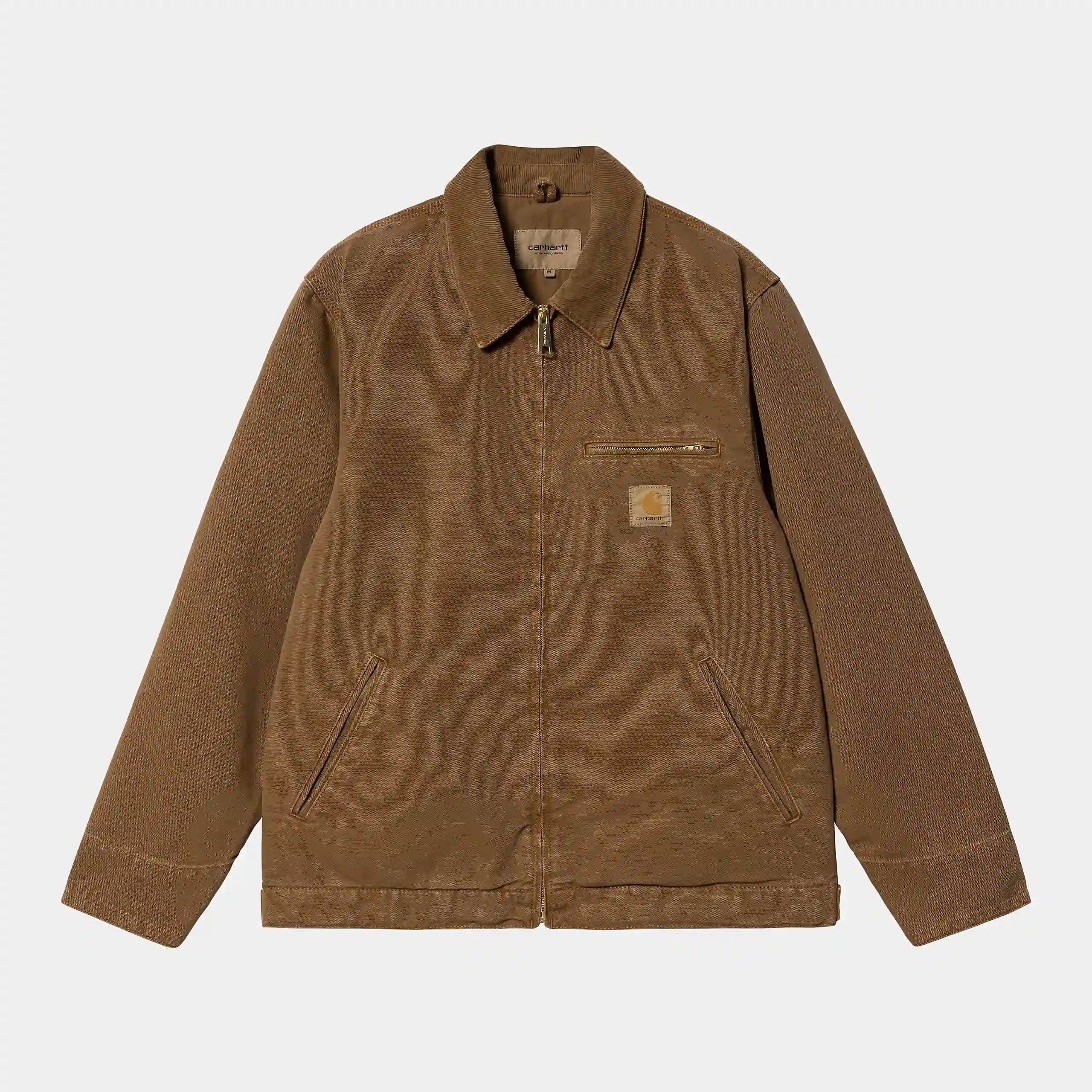 "Carhartt Detroit Jacket, Tamarind (verblasst), robustes Canvas, klassische Arbeitsjacke mit Reißverschluss und verwaschenem Look bei Stickabush Berlin.“