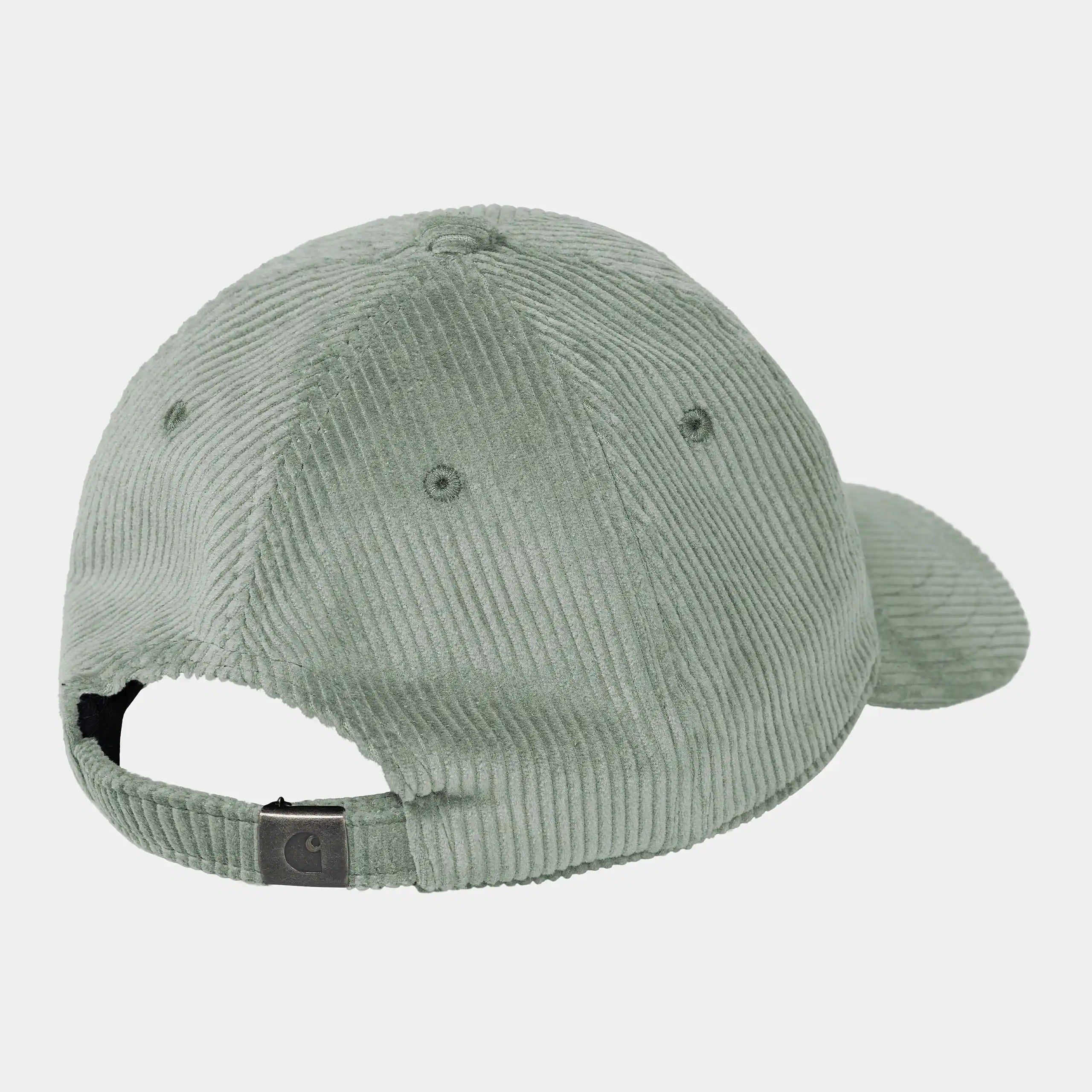 Carhartt WIP Harlem Cap – Glassy Teal. Grüne, unstrukturierte Baseball Cap aus Baumwoll-Cord, mit gebogenem Schirm, verstellbarem Riemen und gesticktem Carhartt WIP Logo.