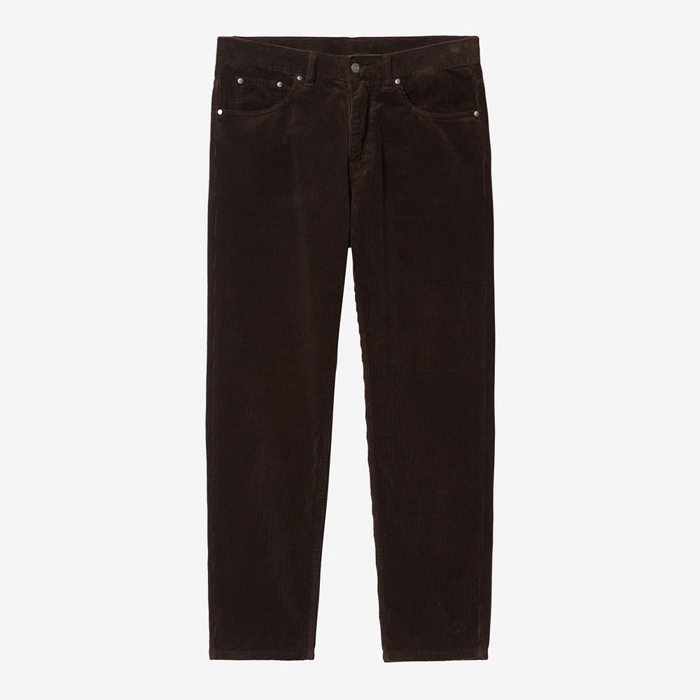 "Carhartt WIP Newel Pant – Tobacco. Braune Hose aus geripptem Cord, mit Knopfleiste, Five-Pocket-Design und Carhartt WIP Square Label."