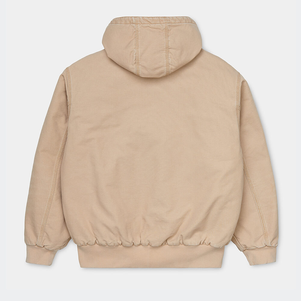 "Carhartt WIP OG Active Jacket in Dusty H Brown, aus robustem Duck Canvas, mit Kapuze, Reißverschluss und Bauchtaschen.“