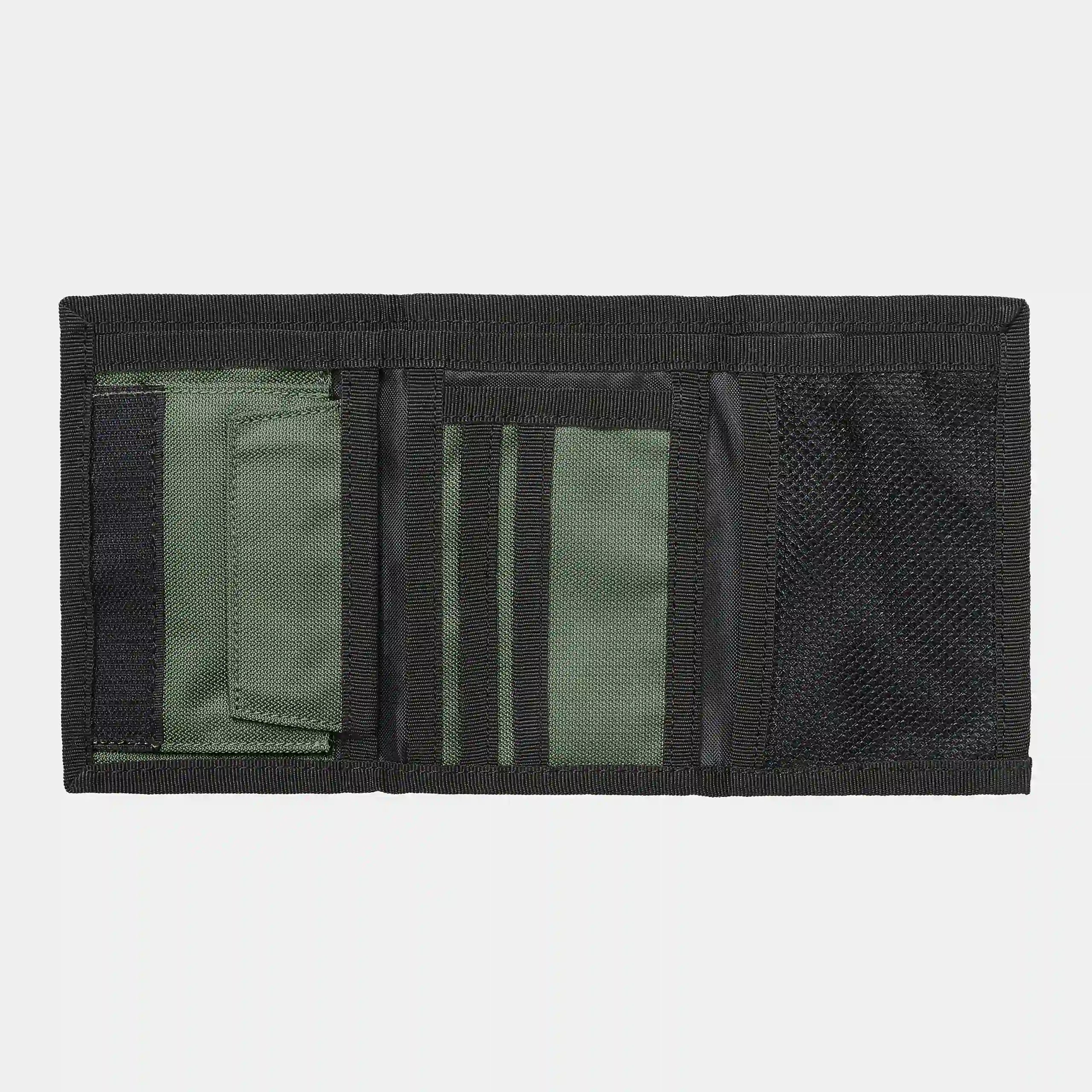 “Grünes Carhartt WIP Delta Wallet aus robustem Material mit Klettverschluss, Reißverschlussfach und Carhartt WIP Logo.“