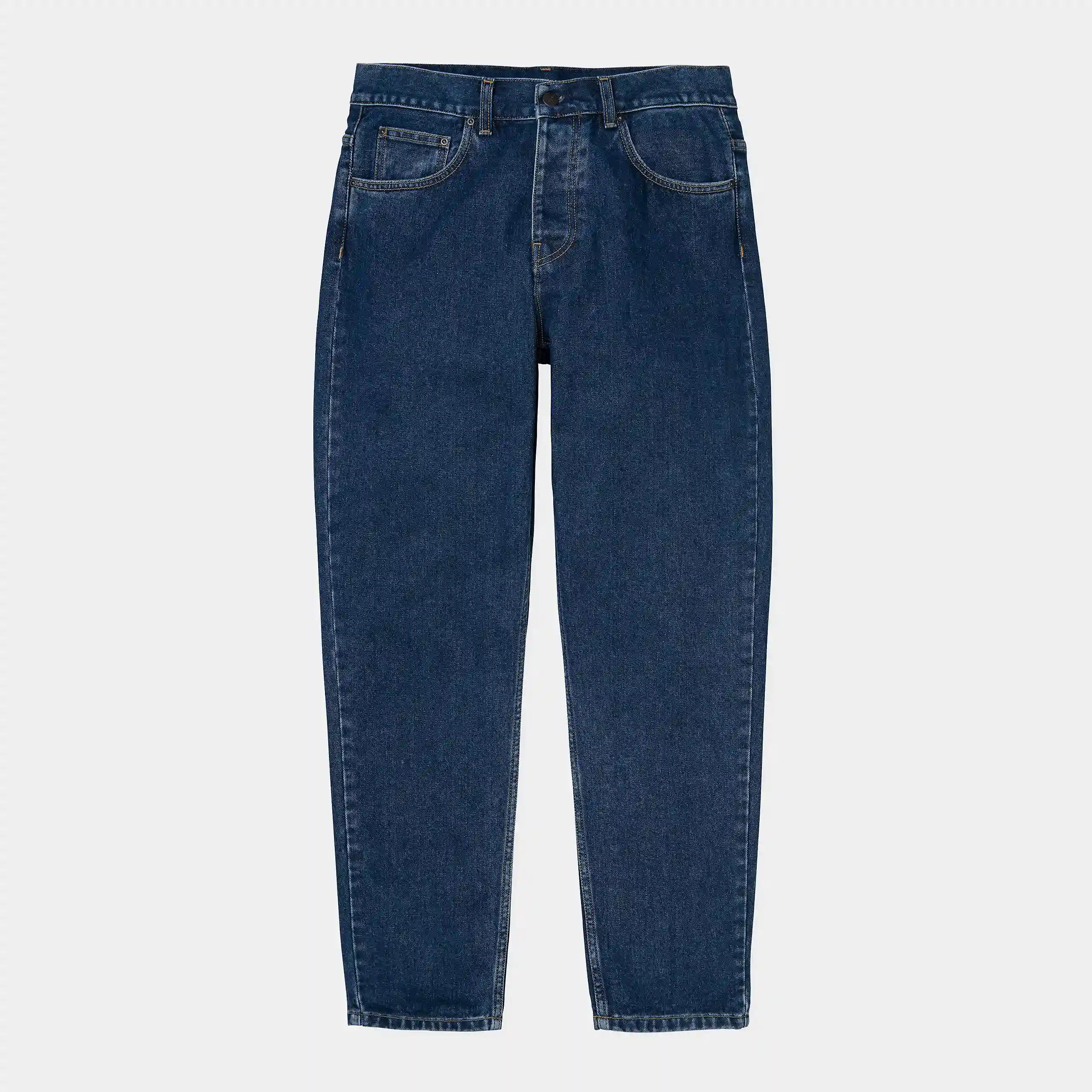 „Carhartt WIP Newel Pant Jeans in der Farbe Blue stone washed mit lockerem Relaxed Tapered Schnitt im Berliner Store von Stickabush erhältlich.“