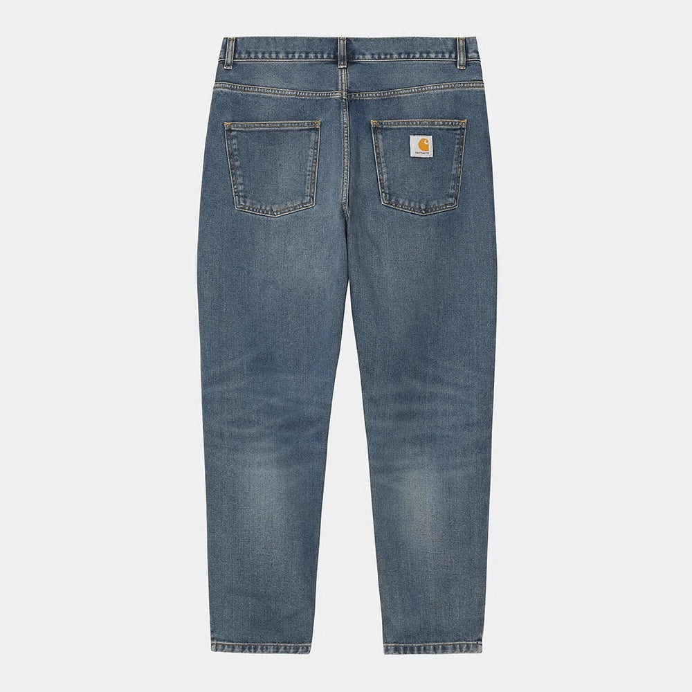 "Carhartt WIP Newel Pant – Blue (dark used wash). Dunkelblaue Jeans aus robustem Denim, mit lockerem Tapered Fit und Carhartt WIP Square Label auf der Gesäßtasche bei Stickabush Berlin.“