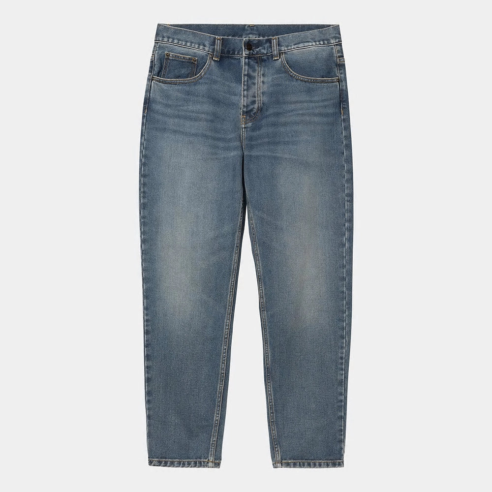 "Carhartt WIP Newel Pant – Blue (dark used wash). Dunkelblaue Jeans aus robustem Denim, mit lockerem Tapered Fit und Carhartt WIP Square Label auf der Gesäßtasche.“