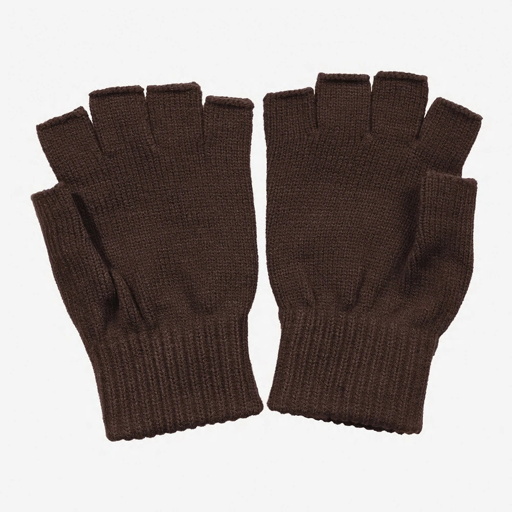 Carhartt WIP Mitten Gloves in dunklem Palisander, aus warmem Acryl-Strick, mit dezentem Carhartt-Patch auf dem Handrücken der Faeustlinge.