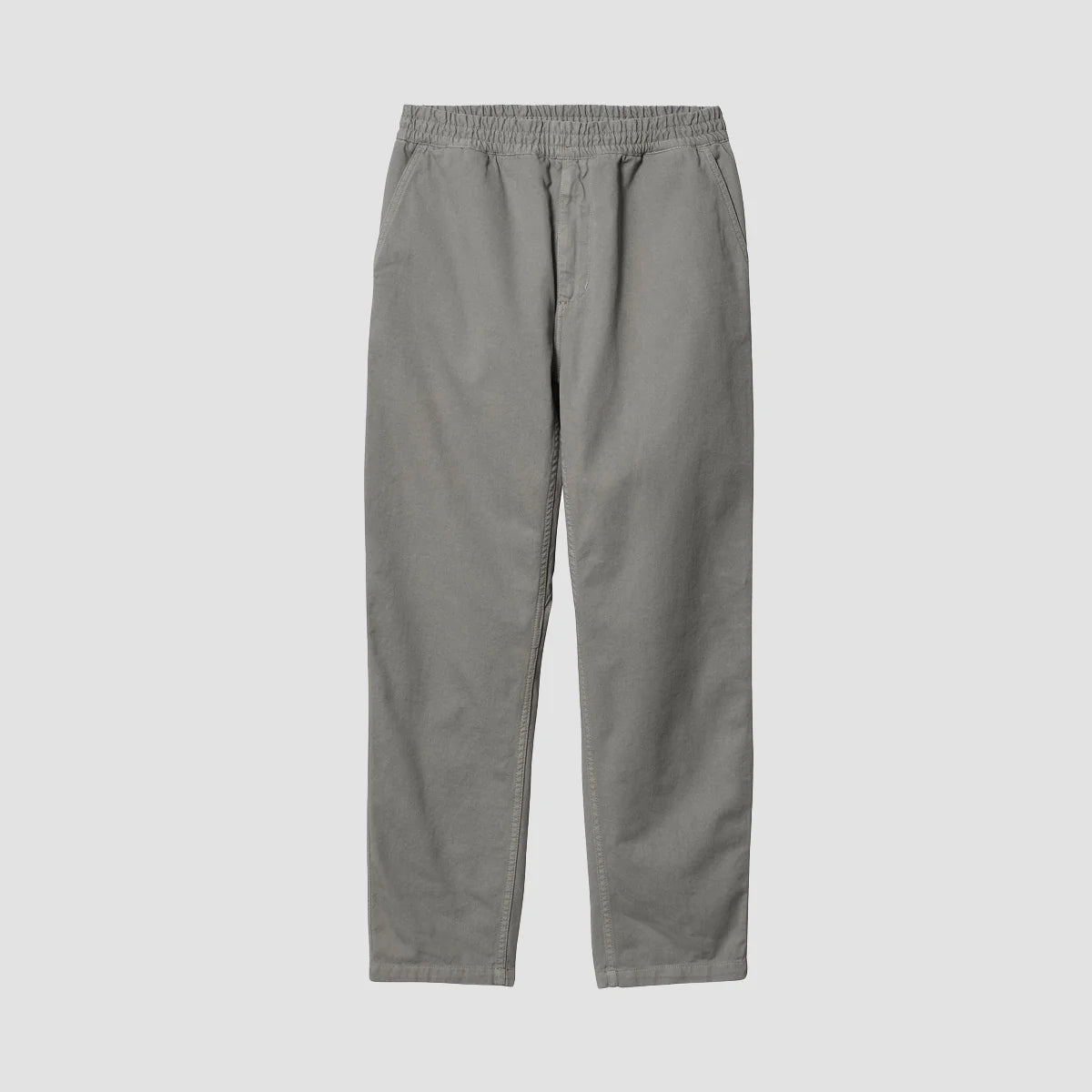 “Helle, nebelgraue ("Misty Grey") Carhartt WIP Flint Pant. Robuste Hose aus stückgefärbtem Baumwoll-Twill. Entspannte, konische Passform, elastischer Bund mit Kordelzug, Werkzeugtaschen und Hammerschlaufe, gewebtes Square Label.“