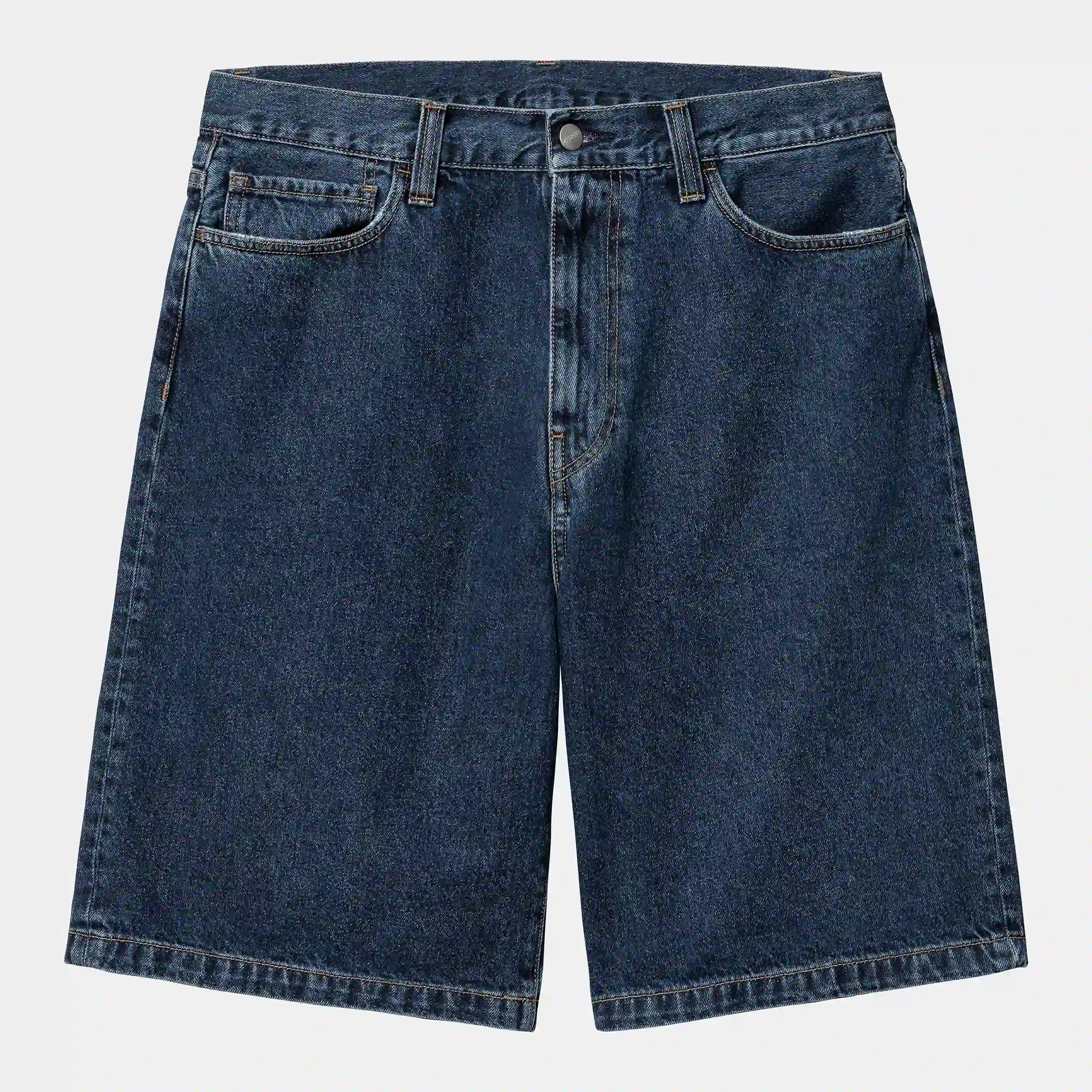 “Blaue (stone washed) Carhartt WIP Landon Shorts. Denim-Shorts aus Baumwolle in lockerer Passform mit Five-Pocket-Design, Gürtelschlaufen und einem gewebten Carhartt Square Label an der Gesäßtasche bei Stickabush Berlin.“