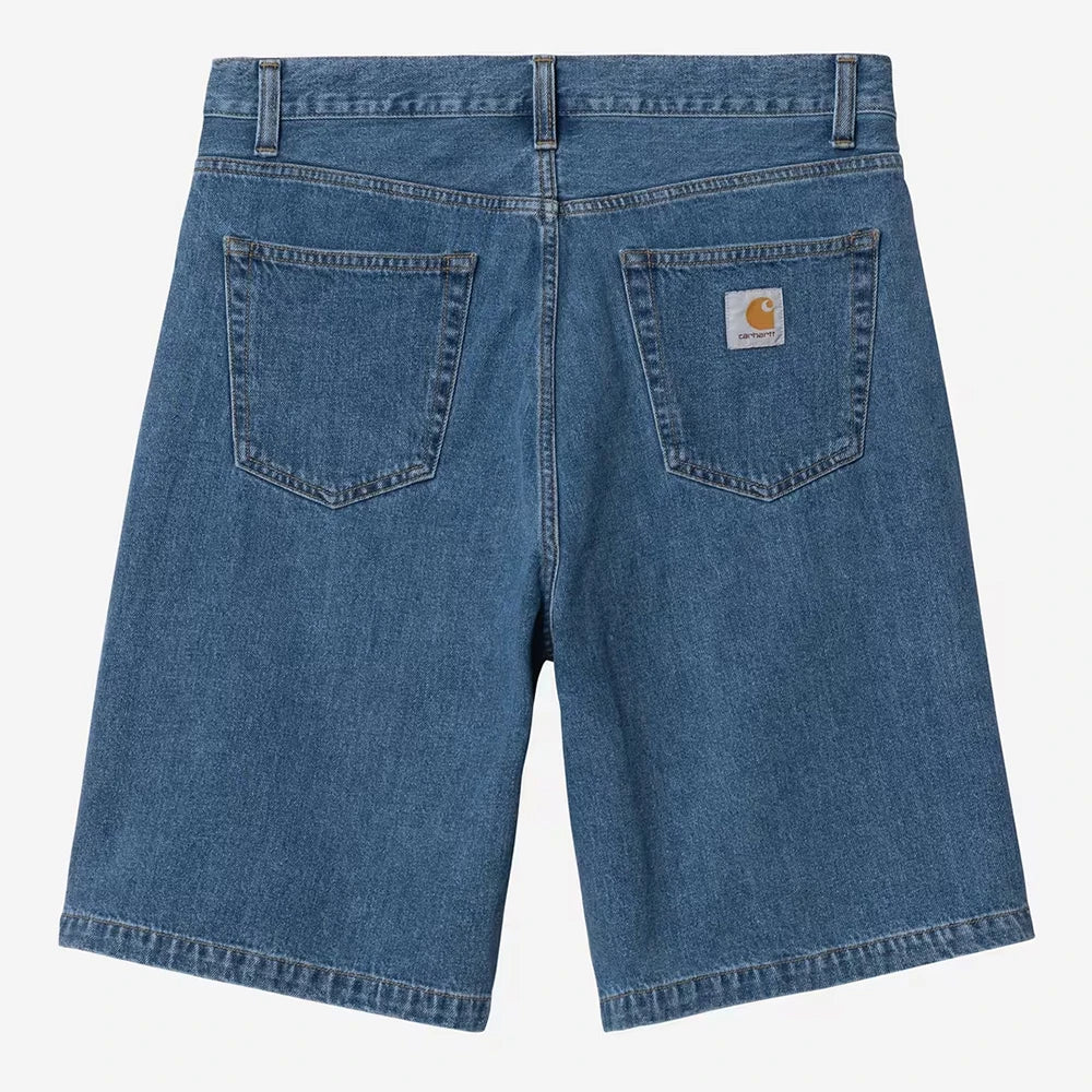 „Carhartt WIP Landon Short für Herren in Blue Heavy Stone Wash – blau verwaschene Jeans-Shorts im Loose Fit aus schwerem Denim mit dem ikonischen Square-Label bei Stickabush Berlin.“