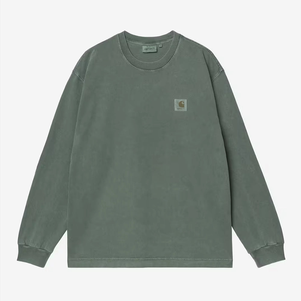 Carhartt WIP L/S Vista T-Shirt in Dark Scarab – Vorderansicht des olivgrünen Longsleeves mit strukturierter Garment-Dyed-Waschung und dezenter Logo-Optik.