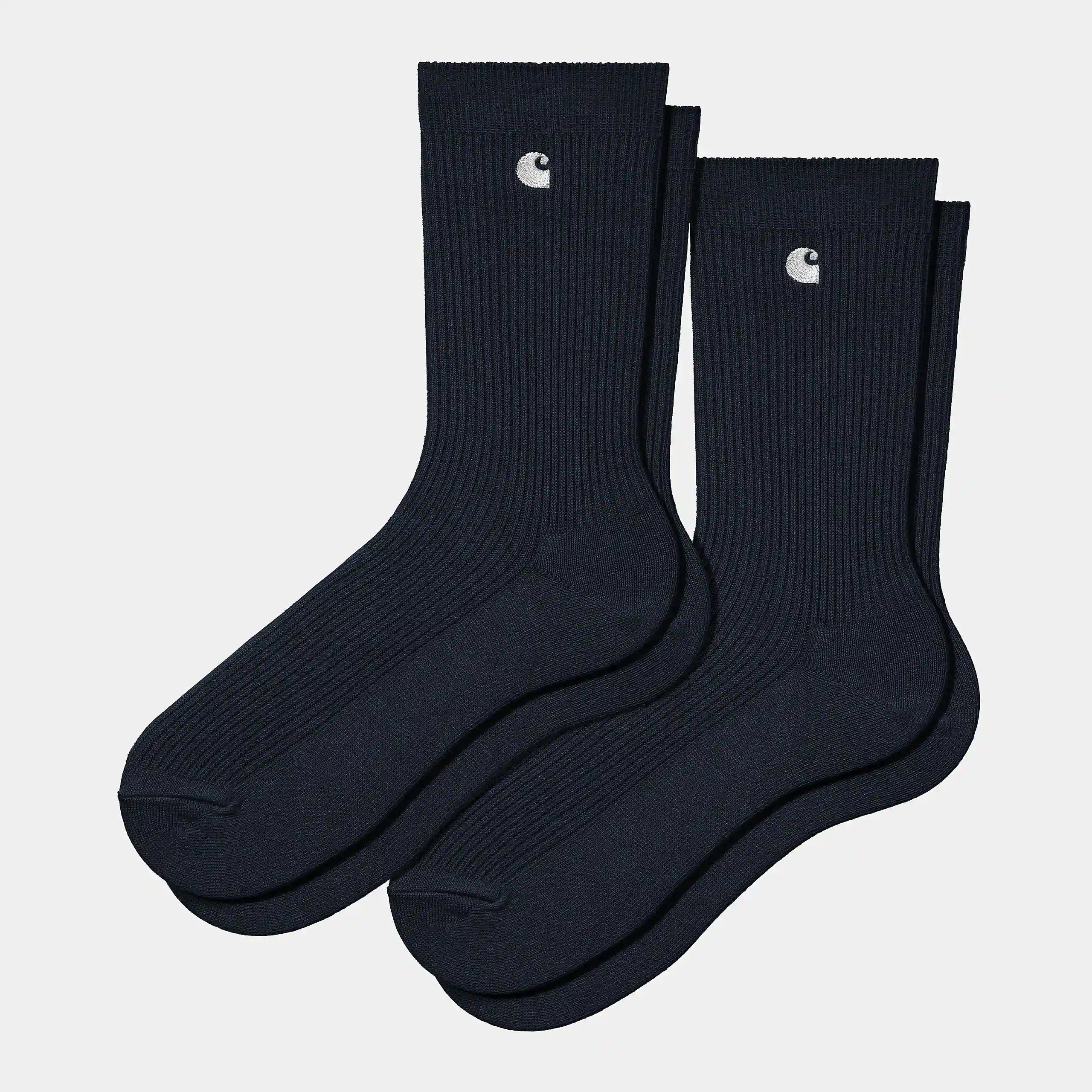 “Carhartt WIP Madison 2 Pack Socks – Navy / White. Zwei Paar Socken: Zwei Paar in Dunkelblau und aus Baumwollmix, mit geripptem Schaft und kleinem weißen Carhartt WIP Logo-Stick.“