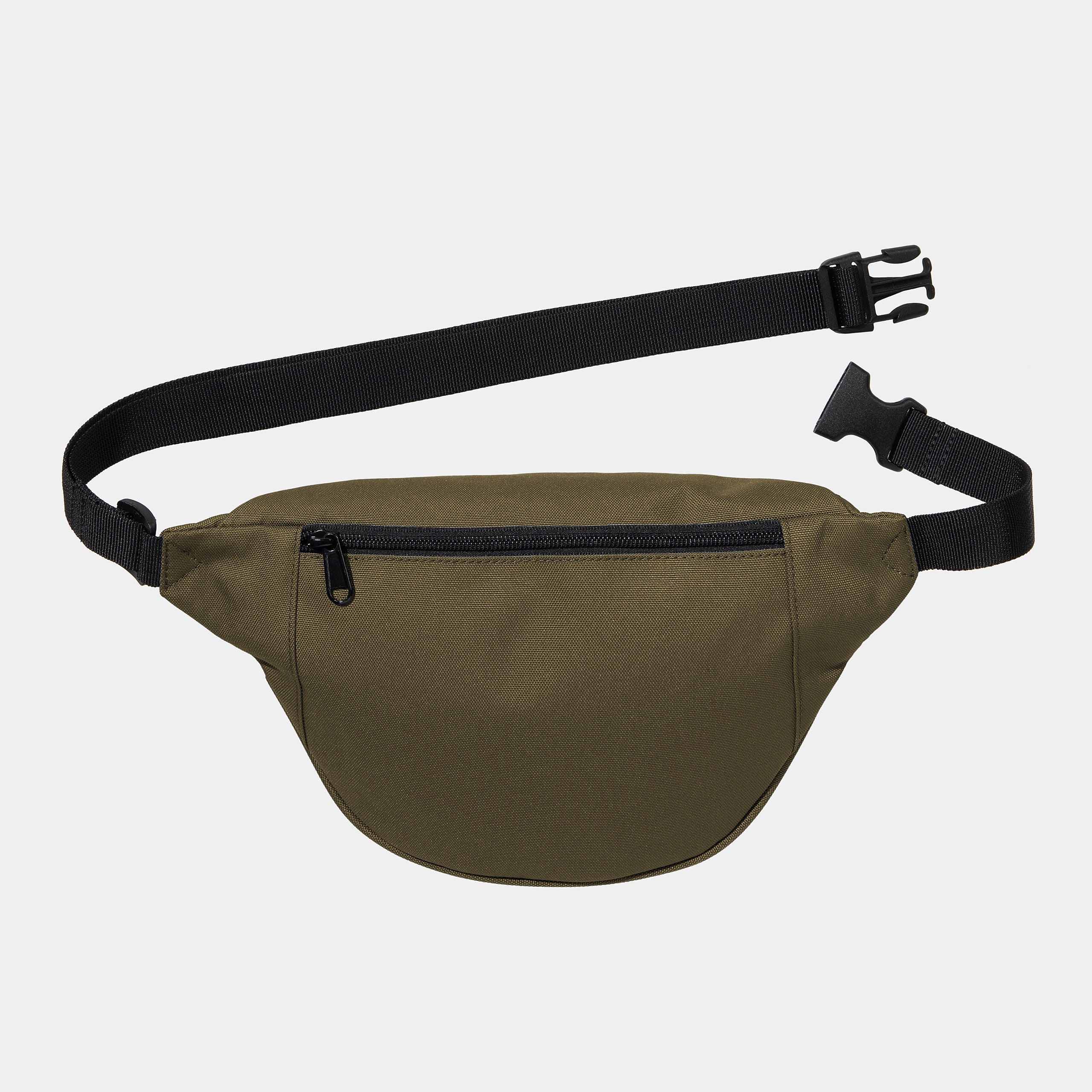 Carhartt WIP Jake Hip Bag – Highland. Olivegrüne Bauchtasche aus Polyester-Duck-Canvas, mit Reißverschluss, verstellbarem Riemen und Carhartt WIP Square Label auf der Vorderseite.