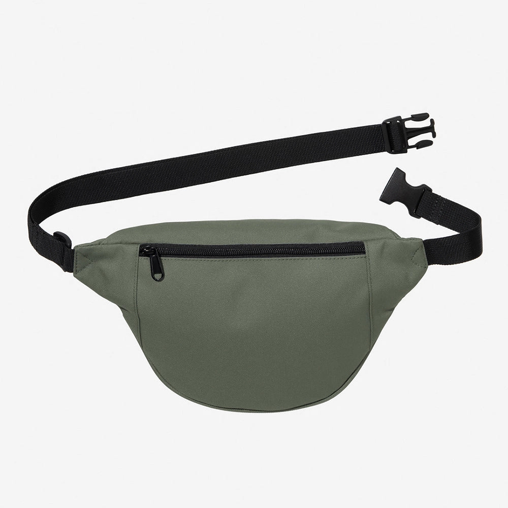 Carhartt WIP Jake Hip Bag – Opuntia. Olivgrüne Bauchtasche aus wasserabweisendem Canvas-Stoff, mit Reißverschluss, verstellbarem Riemen und Carhartt WIP Logo.
