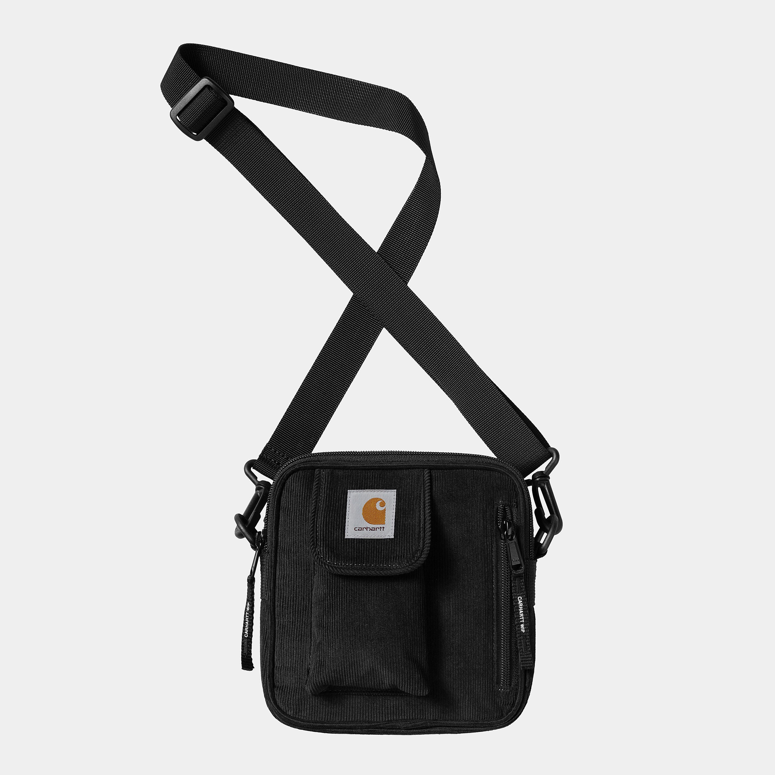 “Carhartt WIP Essentials Cord Bag Small – Black. Schwarze Umhängetasche aus robustem Cordstoff, mit Reißverschluss, Fronttasche und verstellbarem Riemen.“