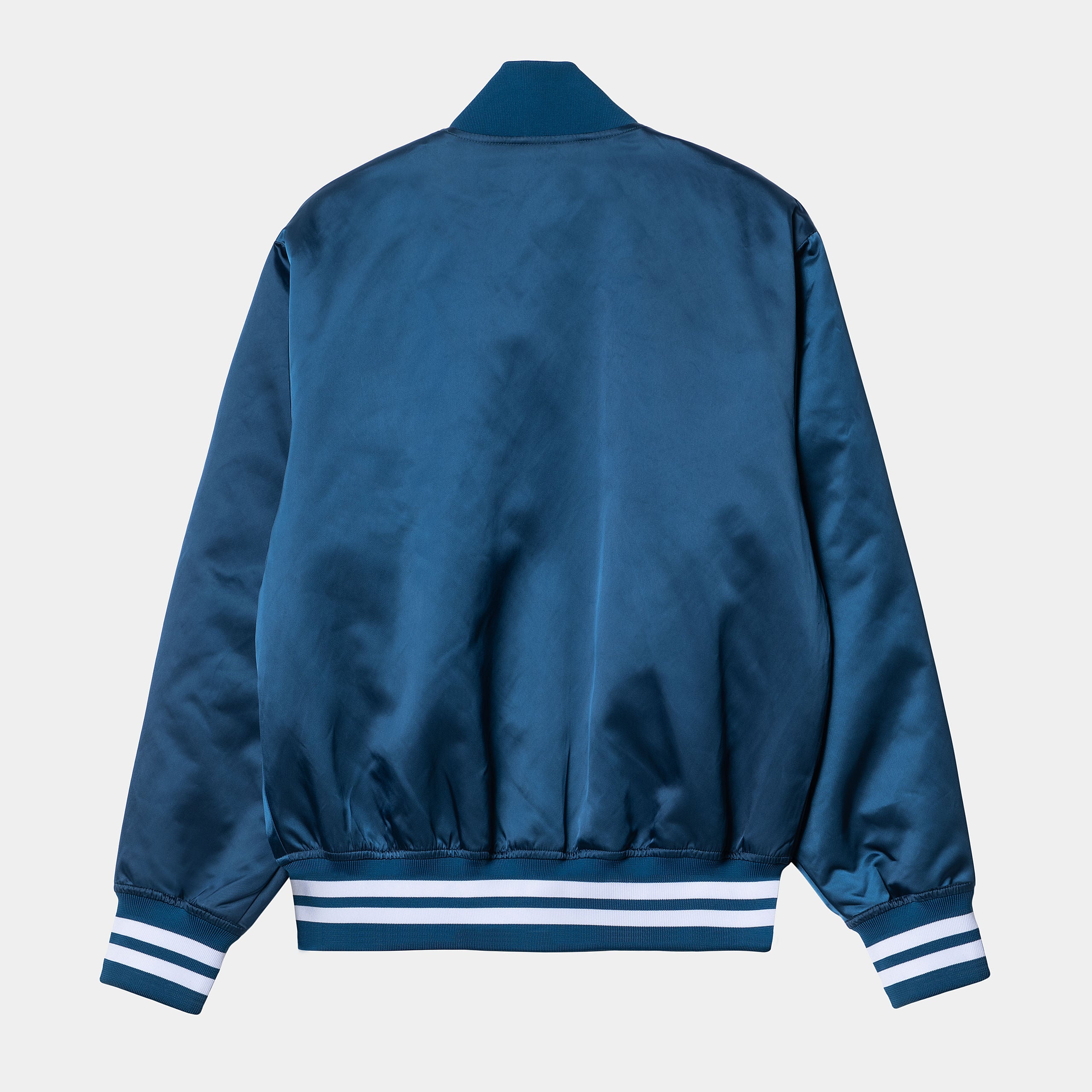 "Carhartt WIP Class of 89 Bomber Jacke in Elder Weiß Rückansicht mit Logo-Stickerei bei Stickabush Berlin.“