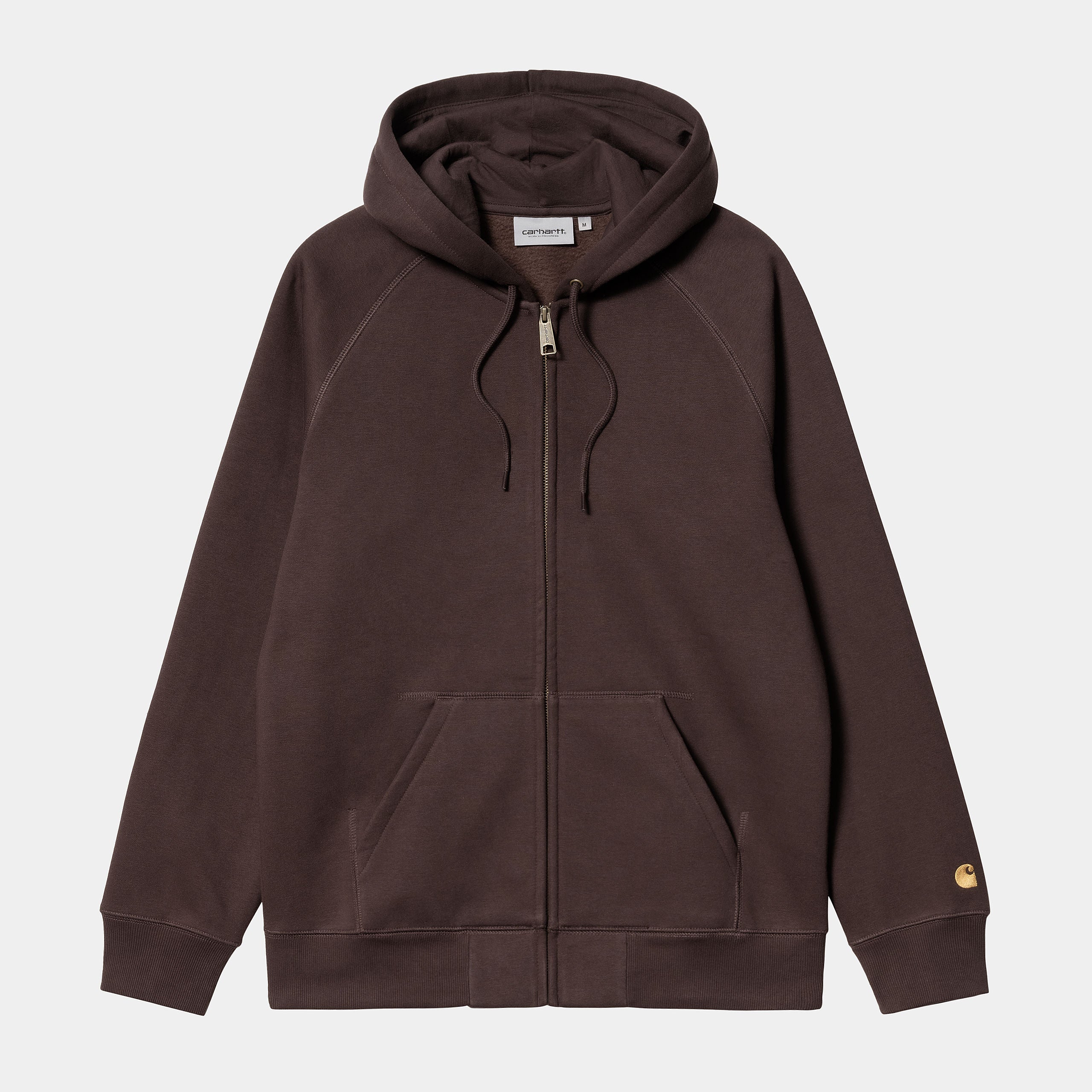 „Dunkelbrauner Carhartt WIP Chase Zip Hoodie in Dark Umber mit durchgehendem Reißverschluss und goldenem Logo-Stick am Ärmel bei Stickabush Berlin.“