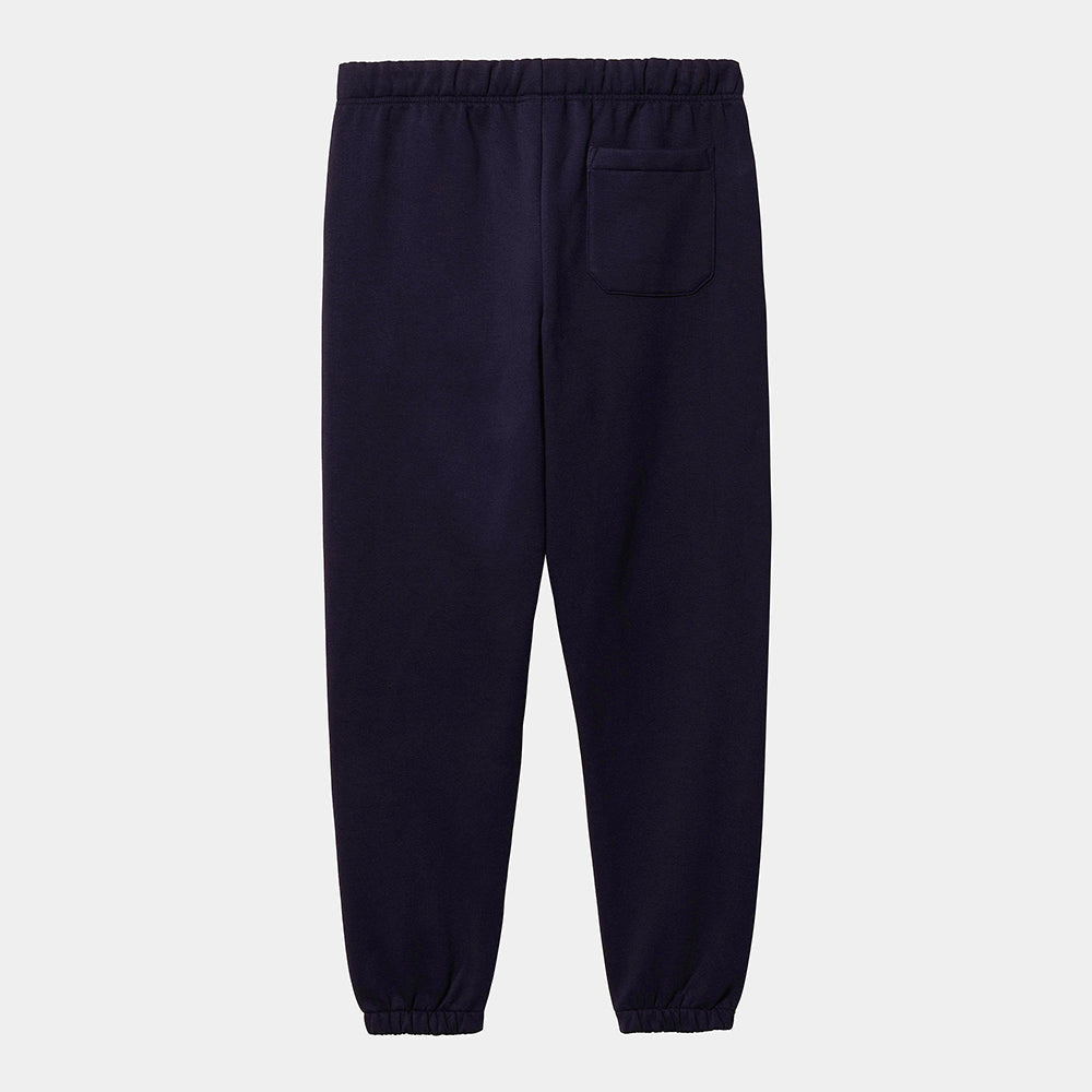 "Carhartt Chase Sweat Pant in Dunkelblau/Gold, Baumwollmischung, elastischer Bund, goldene Logo-Stickerei."