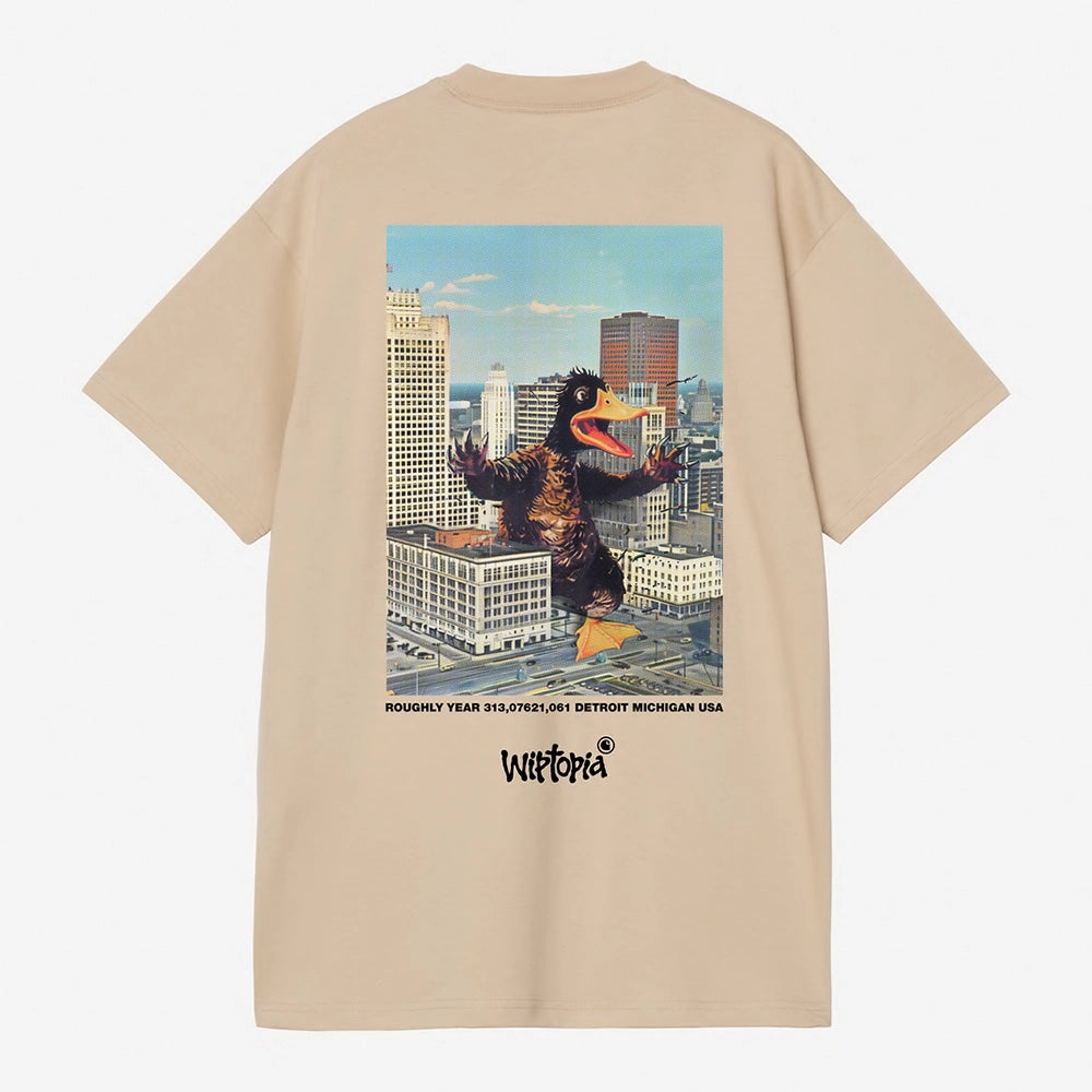 "Carhartt WIP S/S Wiptopia T-Shirt – Wall. Hellbraunes T-Shirt aus Bio-Baumwoll-Jersey, mit Rundhals und schwarzem, grafischem Carhartt WIP "Wiptopia" Print auf der Brust und großen Print auf dem Rücken."
