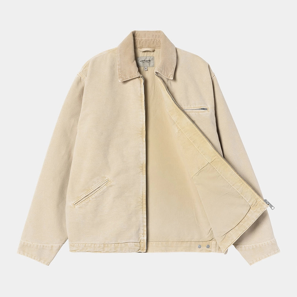 "Carhartt WIP OG Detroit Jacket – Dusty H Brown (chalk wash). Dunkelbraune Baumwoll-Twill-Jacke, mit Cordkragen, Reißverschluss und Carhartt WIP Square Label bei Stickabush Berlin.“