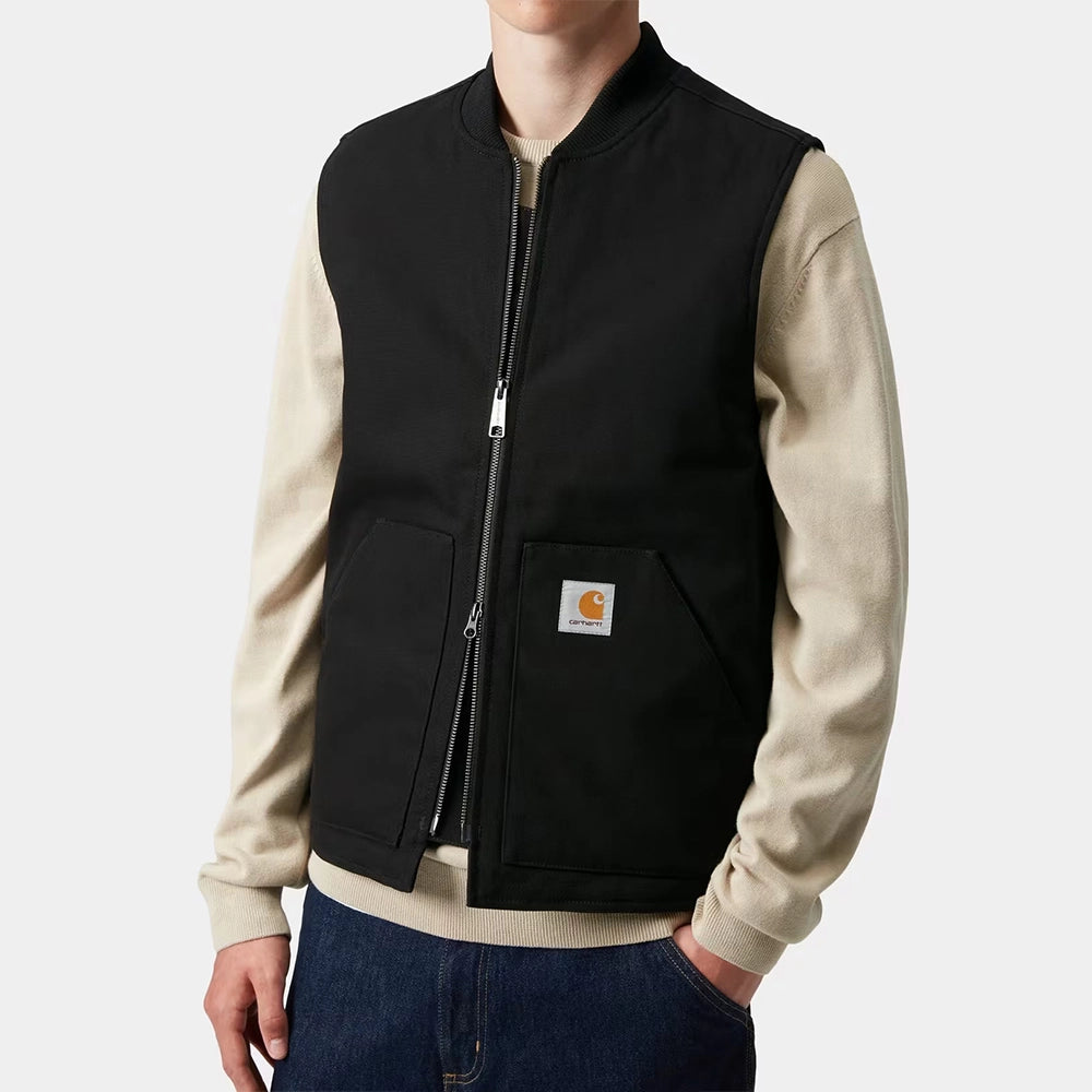 “Carhartt WIP Classic Vest in Black (Rigid) Dearborn Canvas mit Kängurutaschen und Marken-Patch jetzt bei STICKABUSH.“
